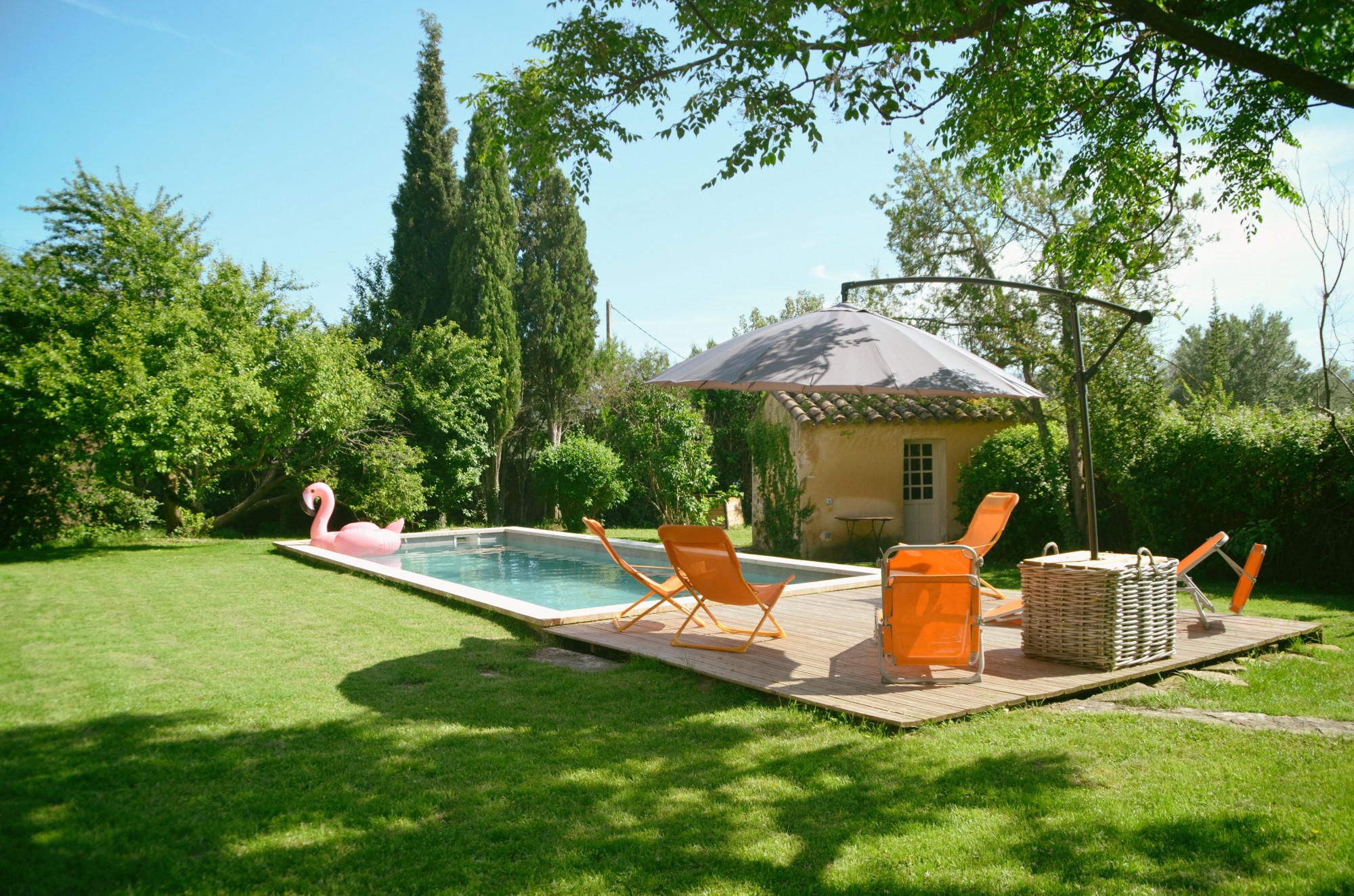 Roussillon, très belle maison de hameau avec piscine   