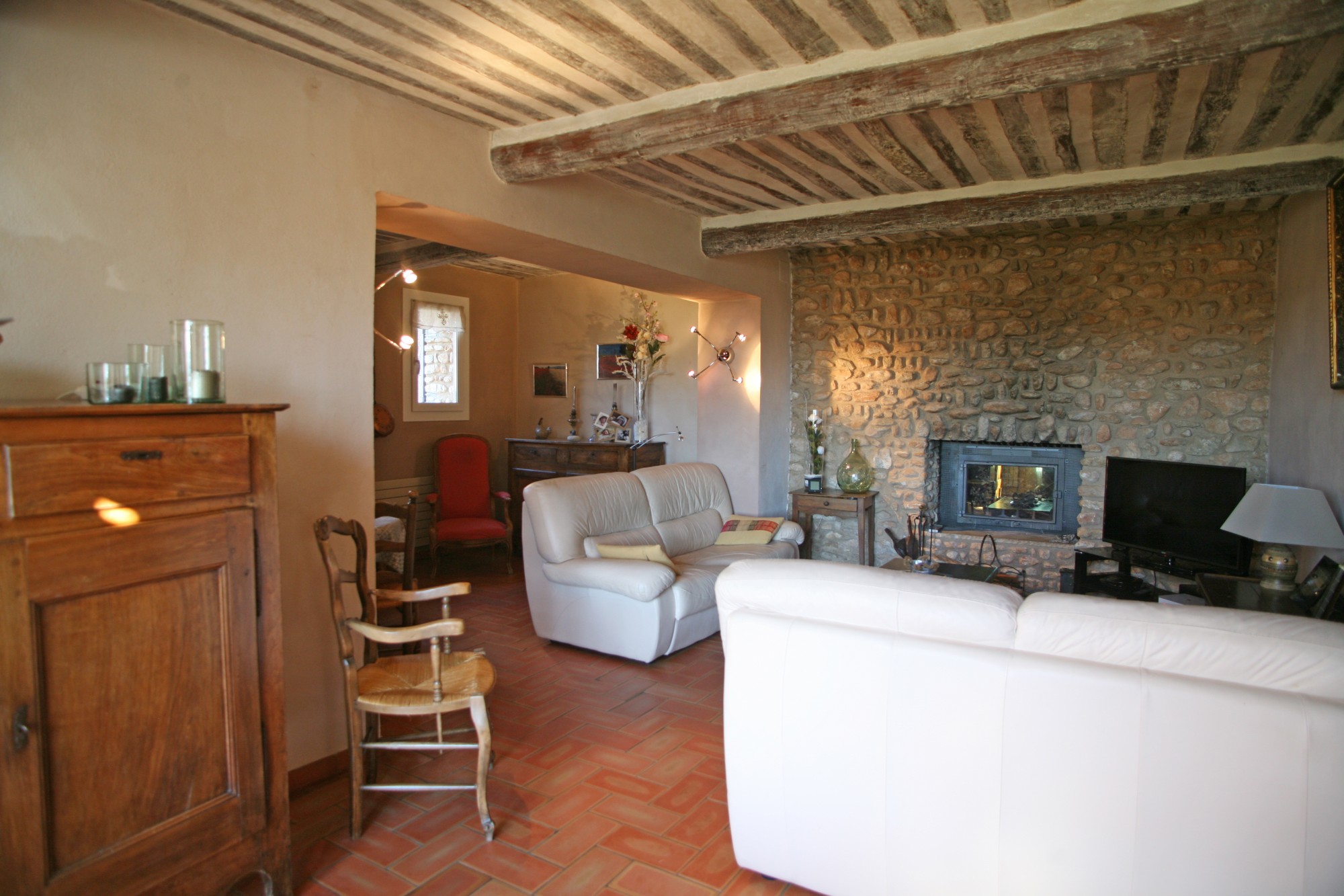 Luberon, mas au charme authentique avec piscine et vues   