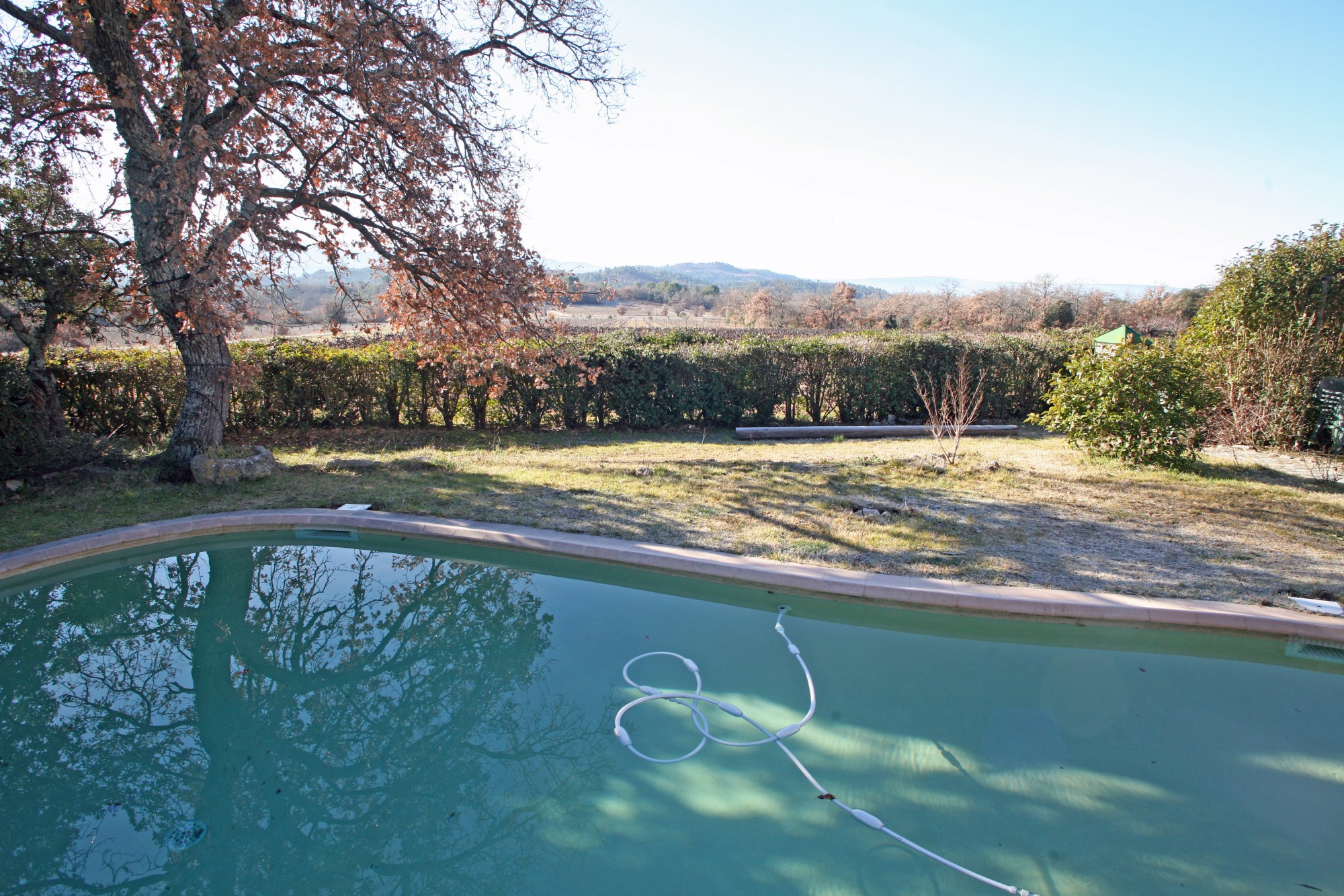 Luberon, mas au charme authentique avec piscine et vues   