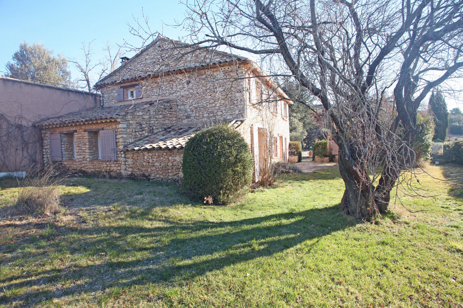 Luberon, mas au charme authentique avec piscine et vues   