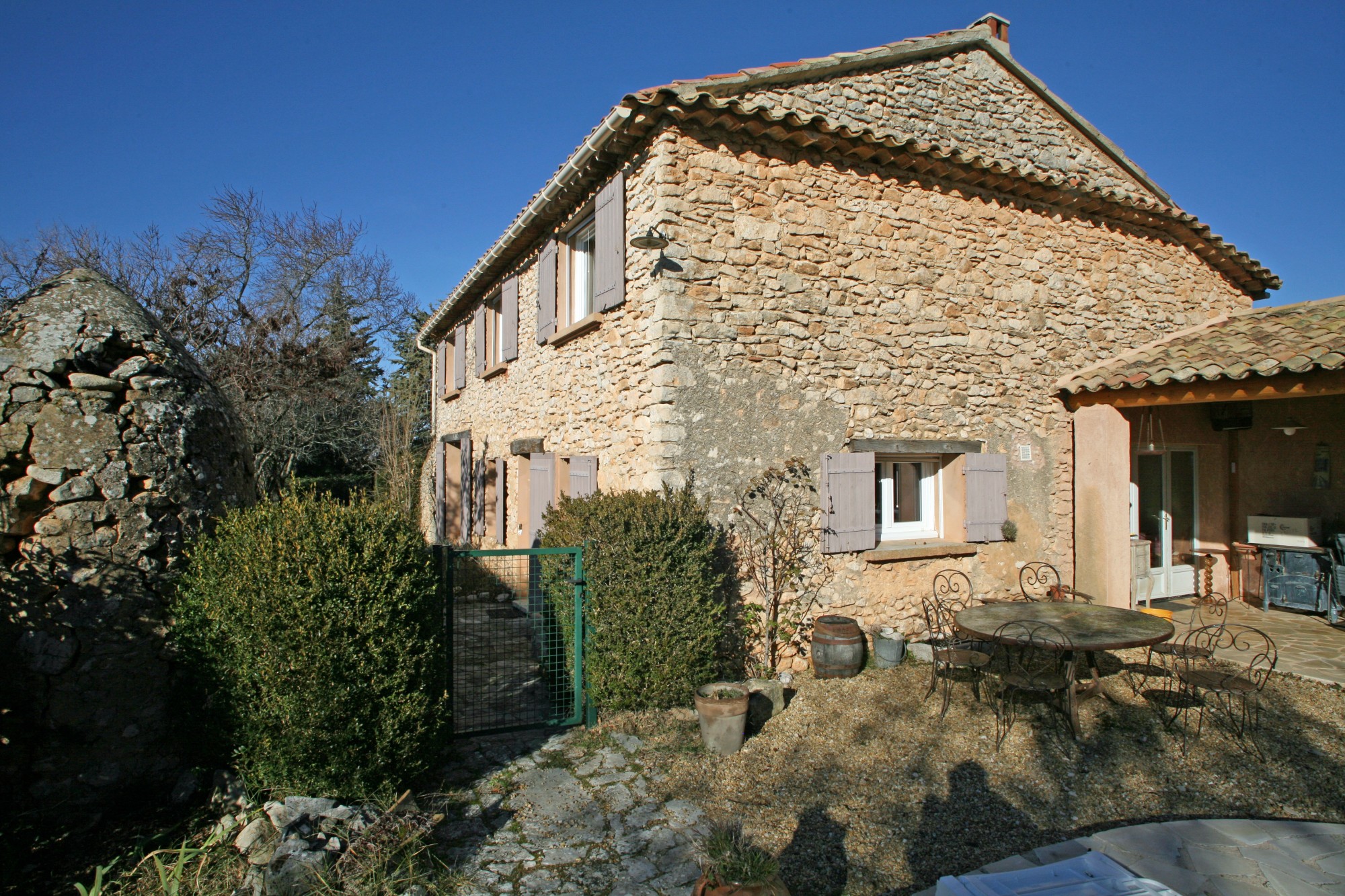 Luberon, mas au charme authentique avec piscine et vues   