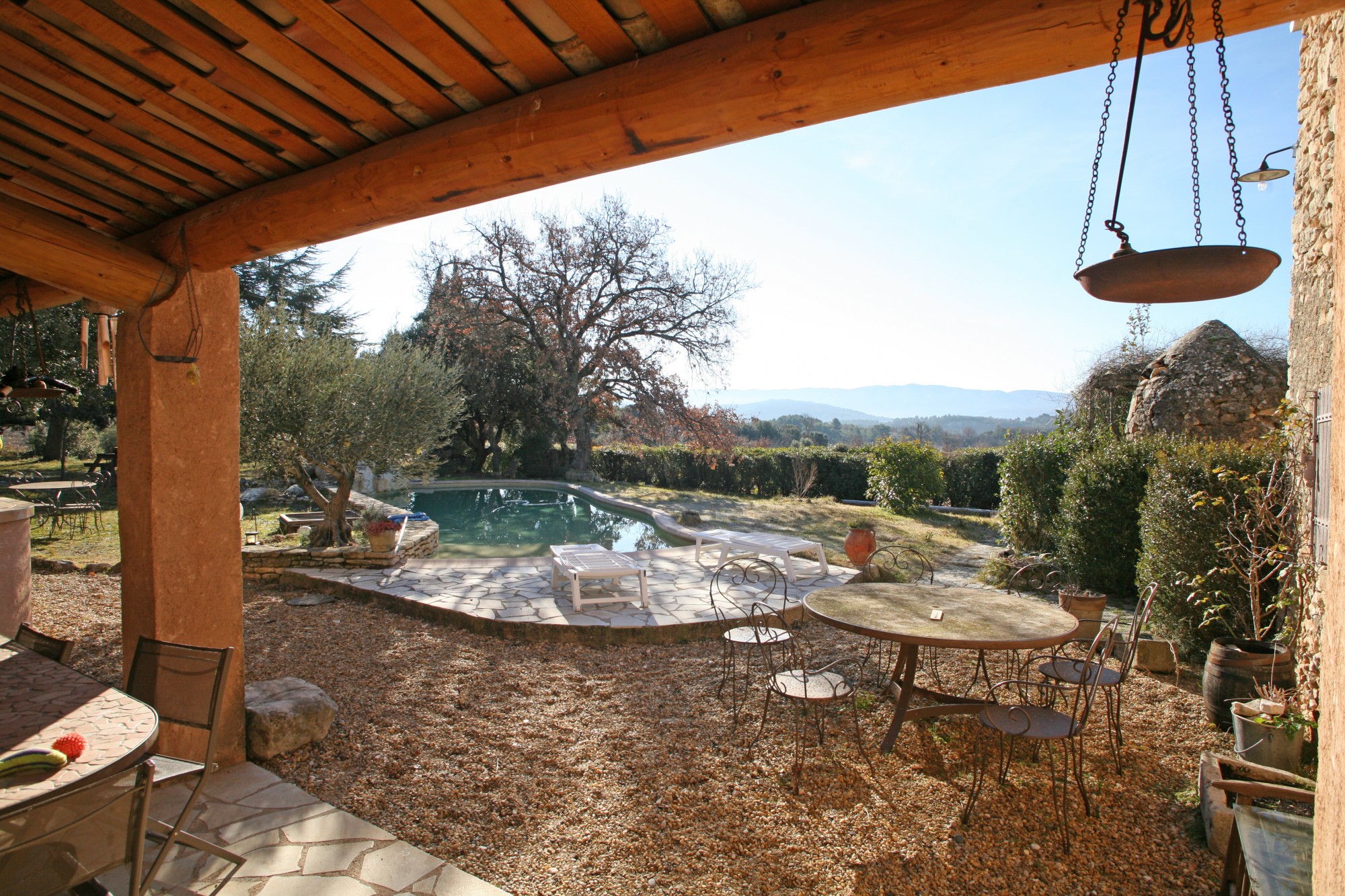 Luberon, mas au charme authentique avec piscine et vues   