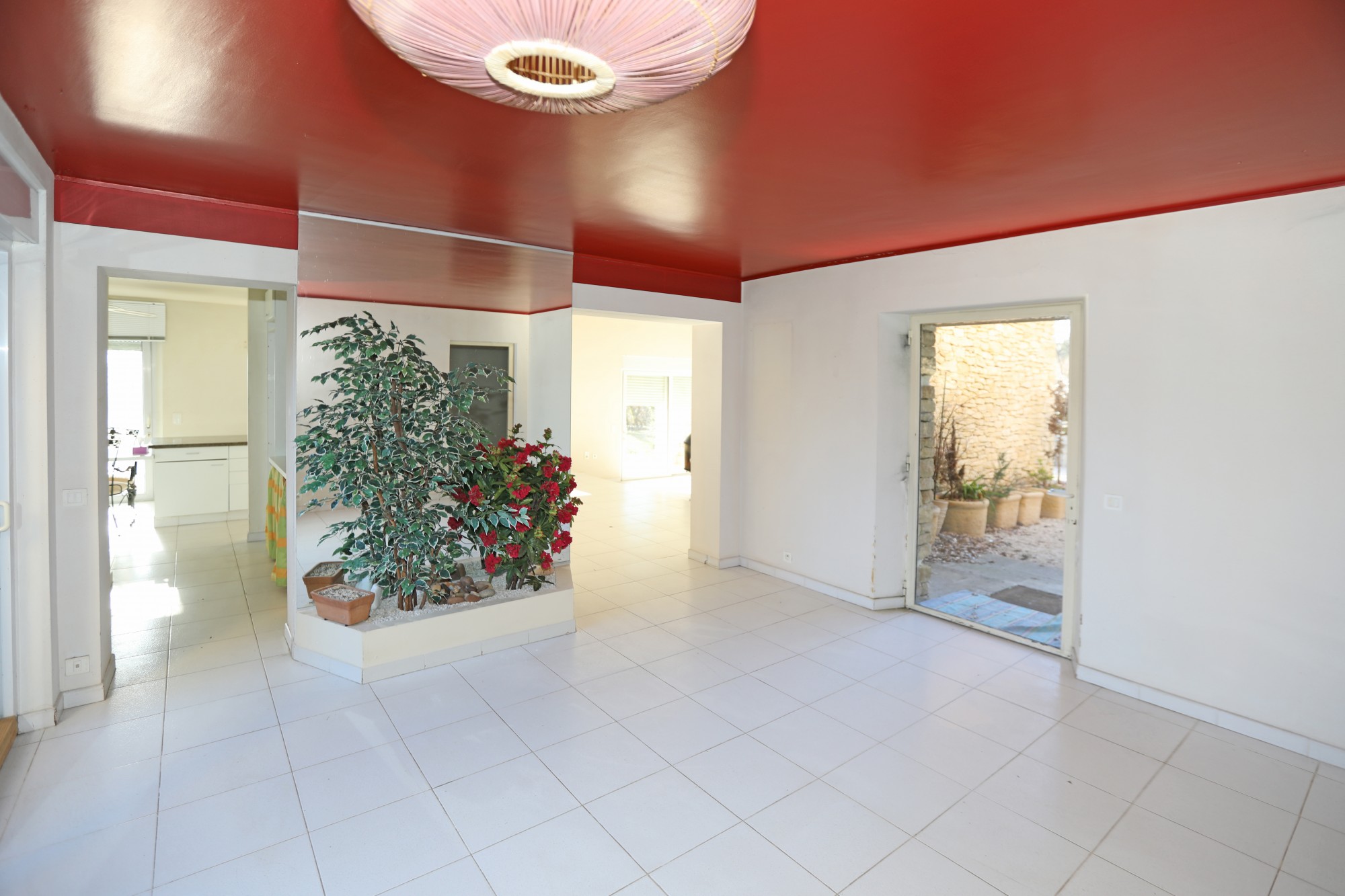 Proche Gordes, maison d'envrion 330 m² sur terrain d'envrion 9000 m²   
