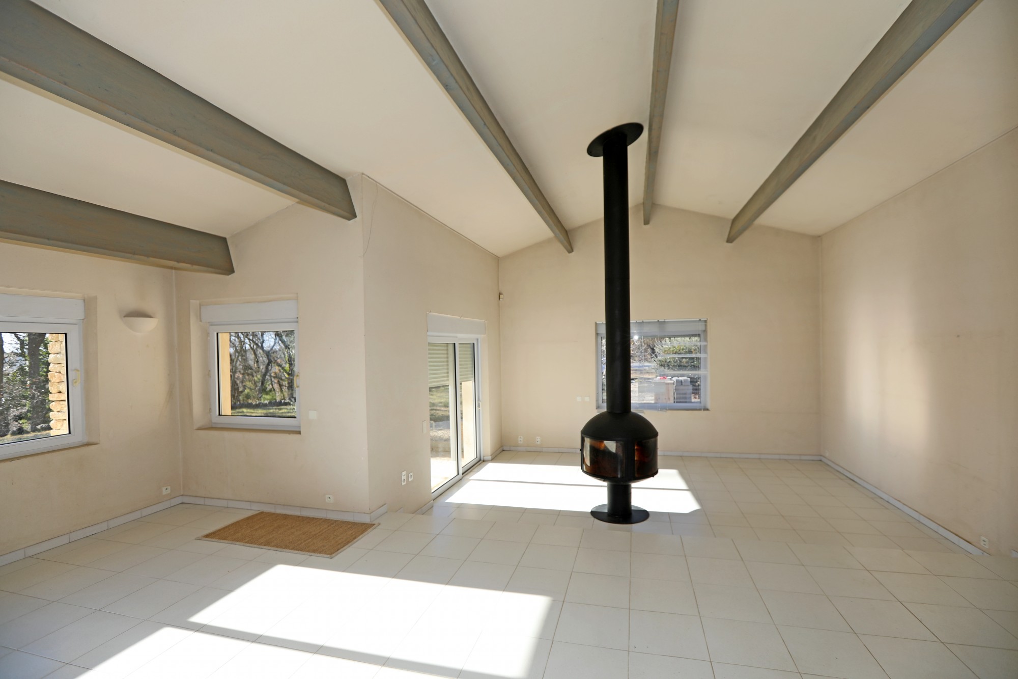 Proche Gordes, maison d'envrion 330 m² sur terrain d'envrion 9000 m²   