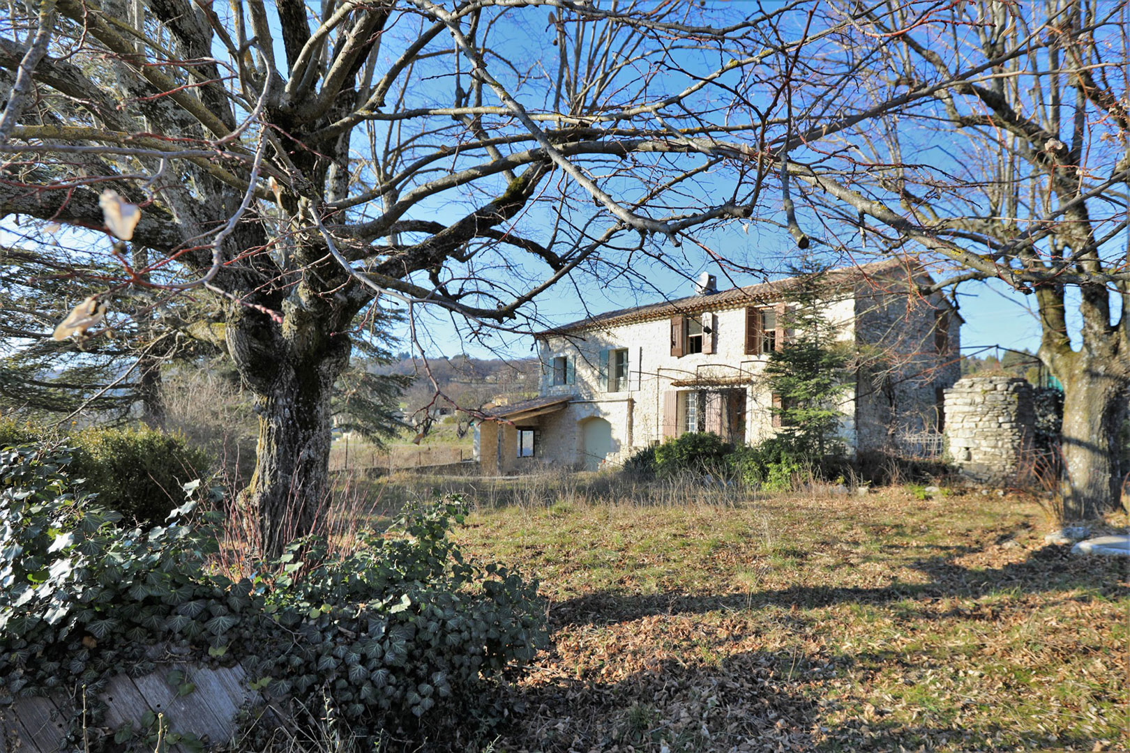 proche d'Apt, bergerie à rénover avec jolies vues   