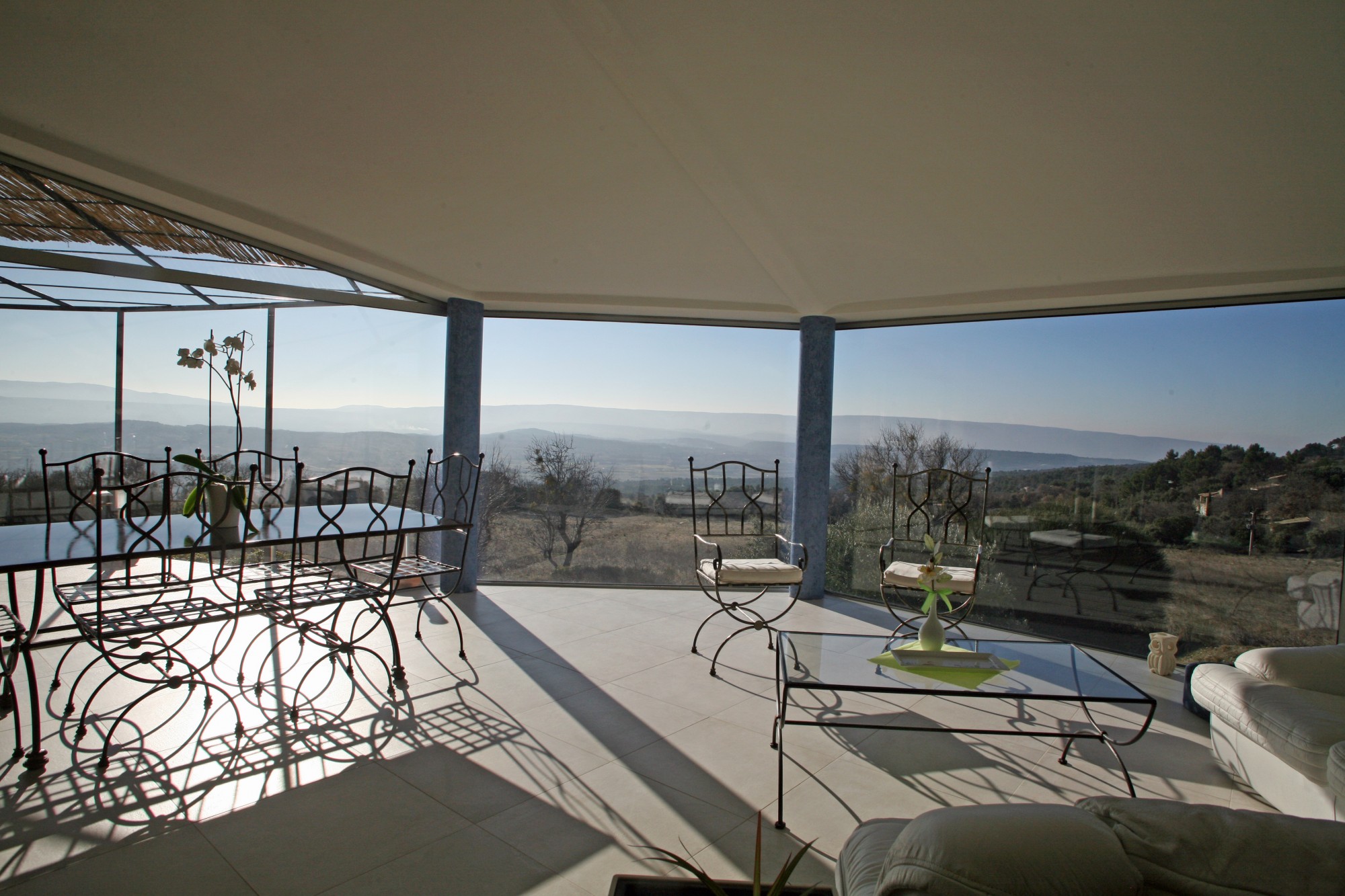 Luberon, maison contemporaine avec vue extraordinaire   