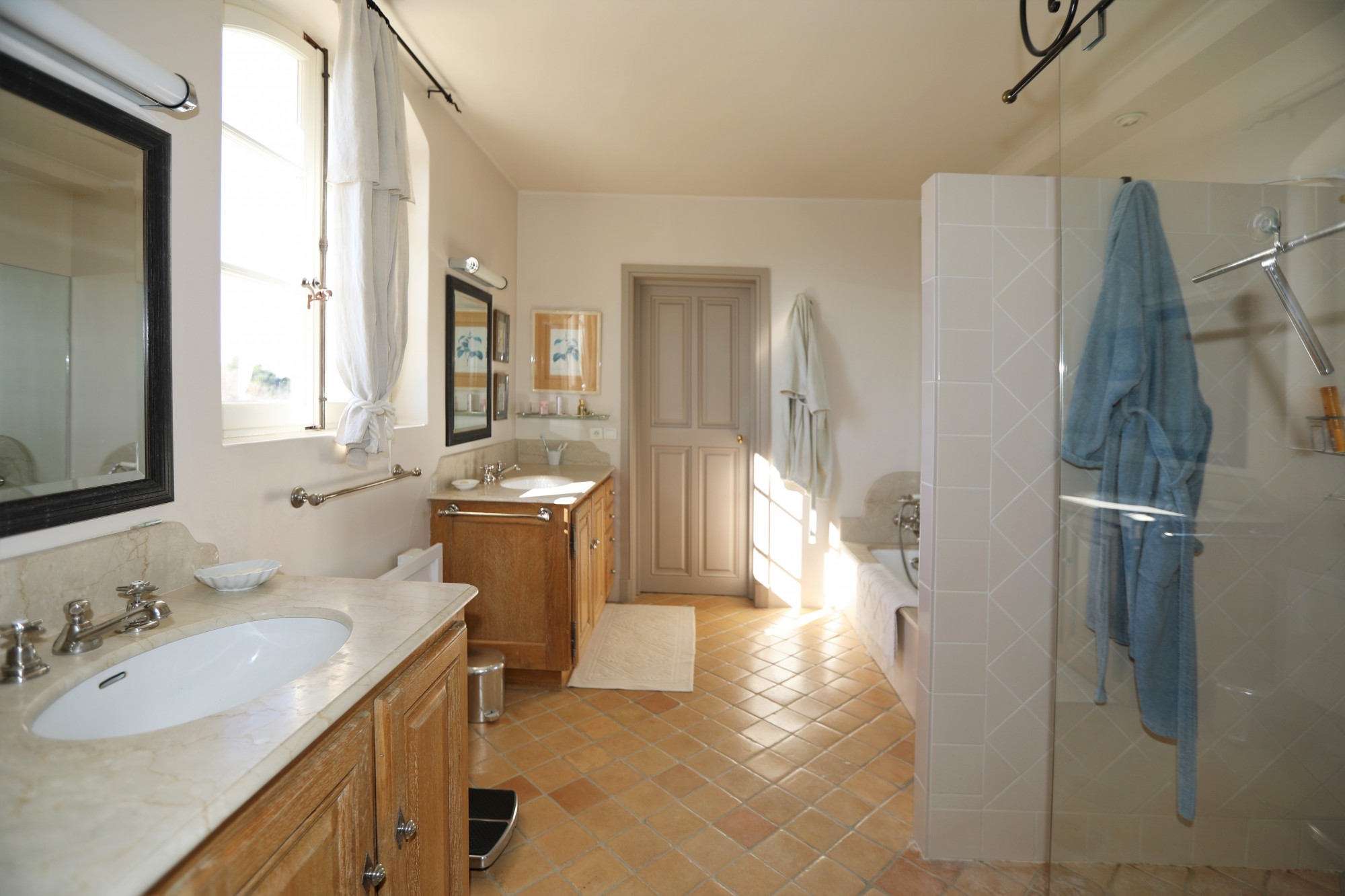 à Goult, belle Bastide avec piscine et dépendances   