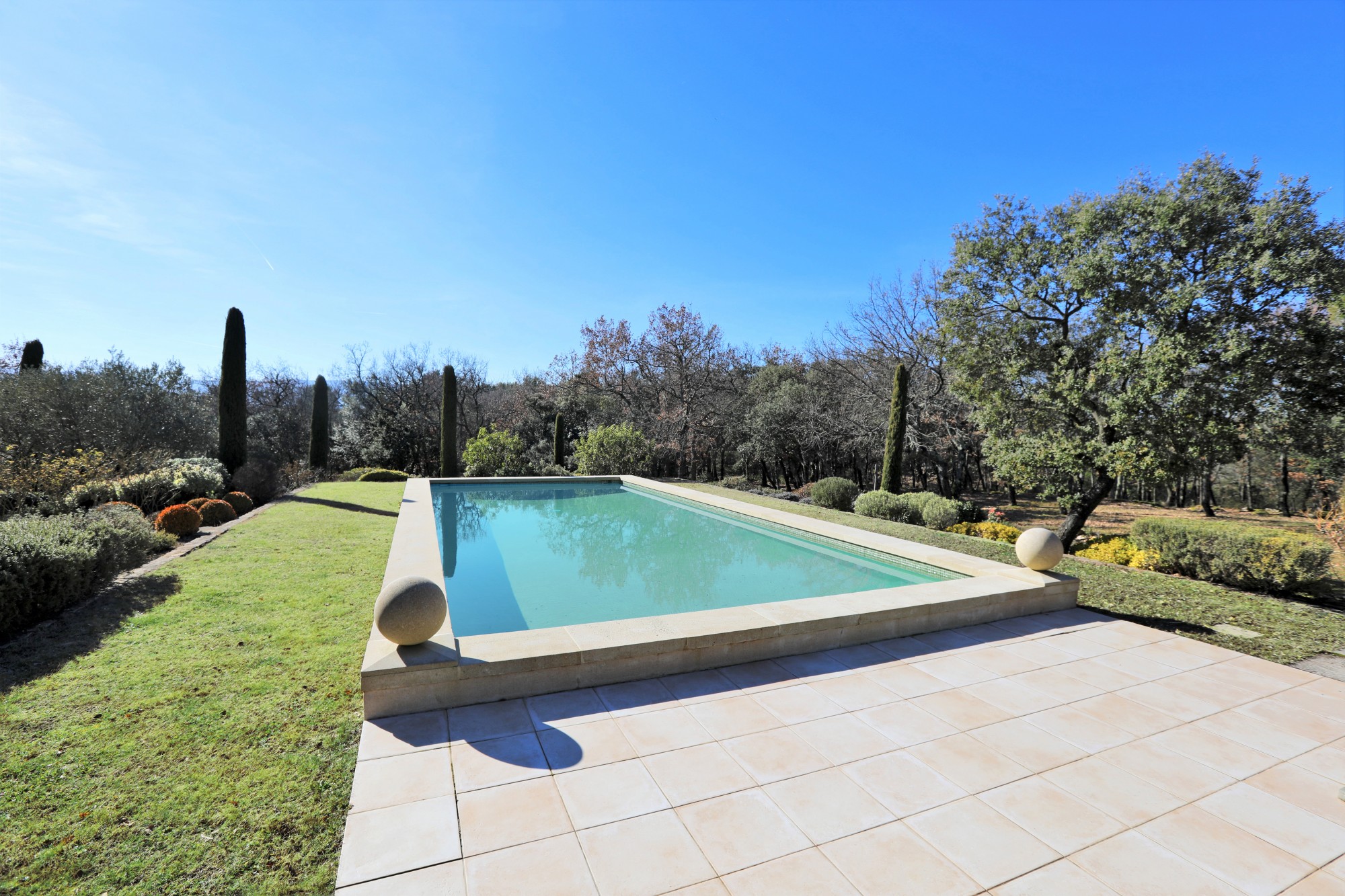 à Goult, belle Bastide avec piscine et dépendances   