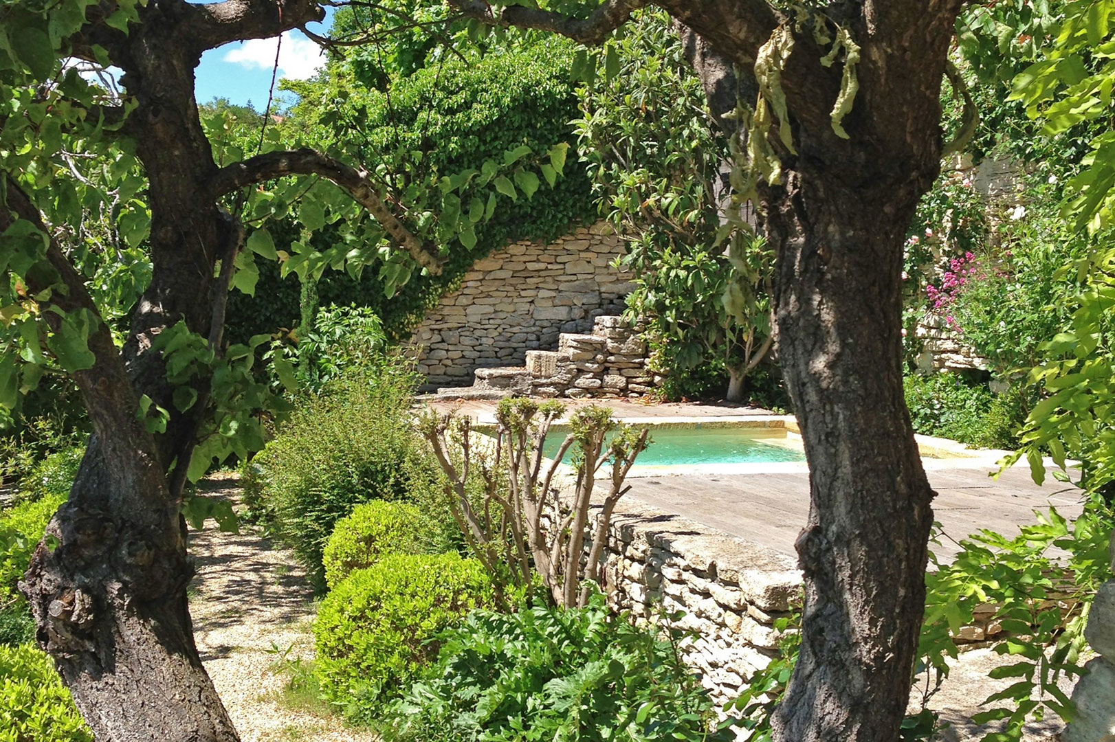 Gordes, maison de village avec piscine et jardin   