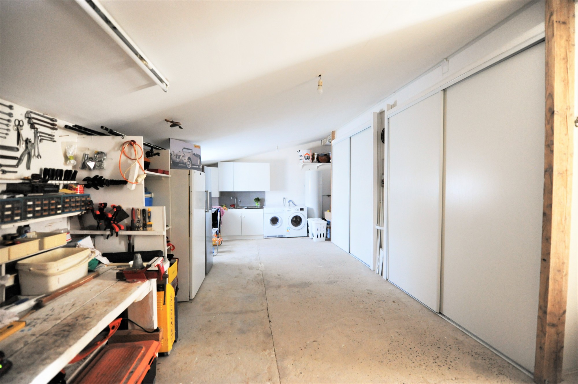 Gordes, maison en pierres de plain-pied avec piscine   