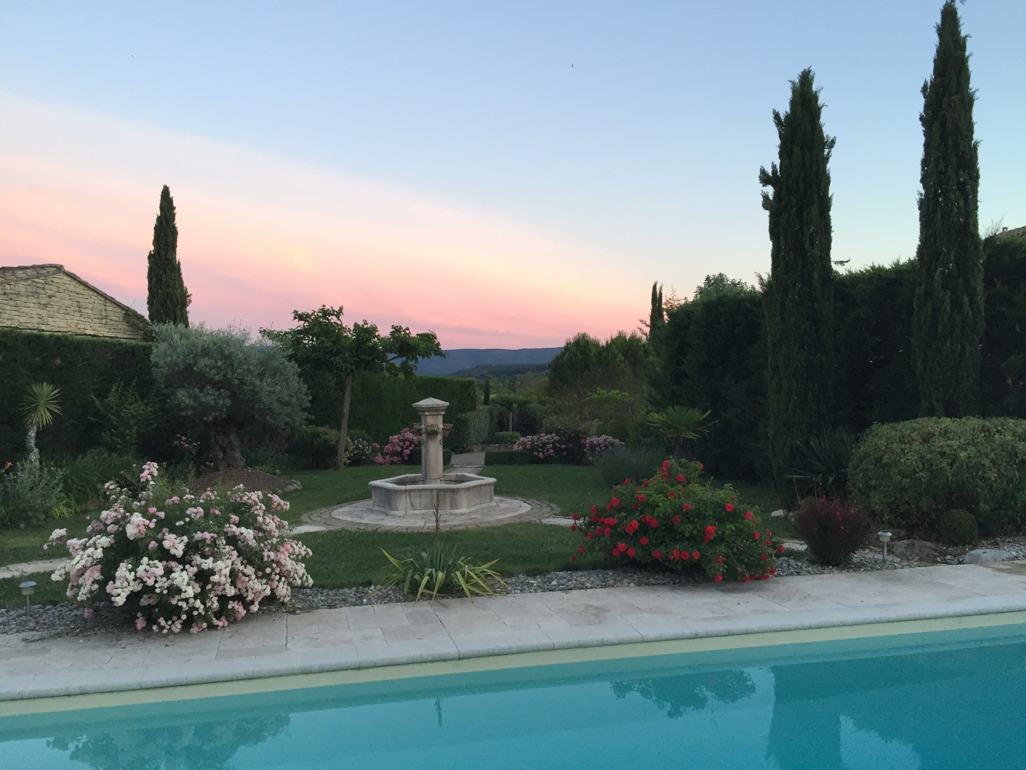 Maison avec piscine au pied du village de Gordes   