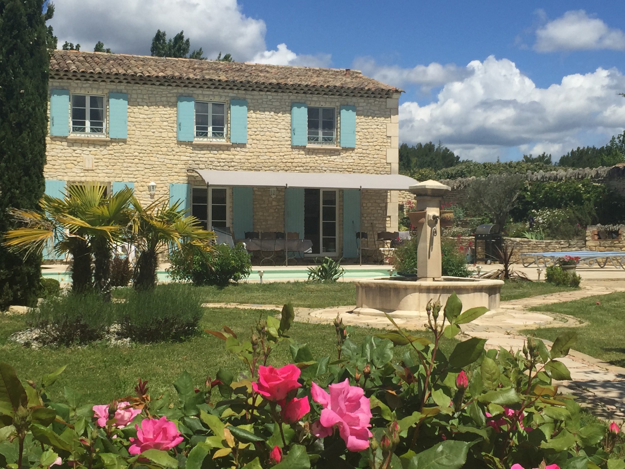 Maison avec piscine au pied du village de Gordes   