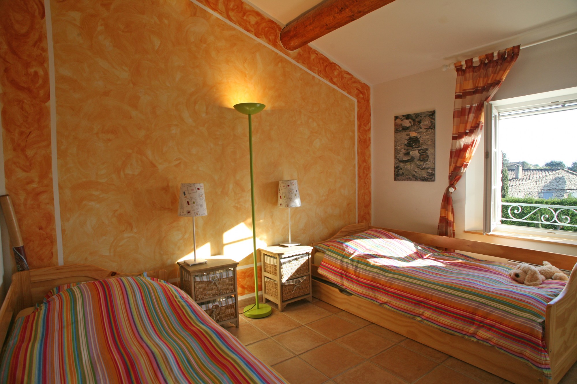 Maison avec piscine au pied du village de Gordes   