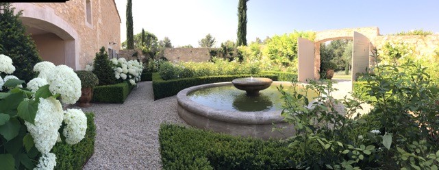 Luberon, très beau mas avec piscine sur plus de deux hectares de terrain   