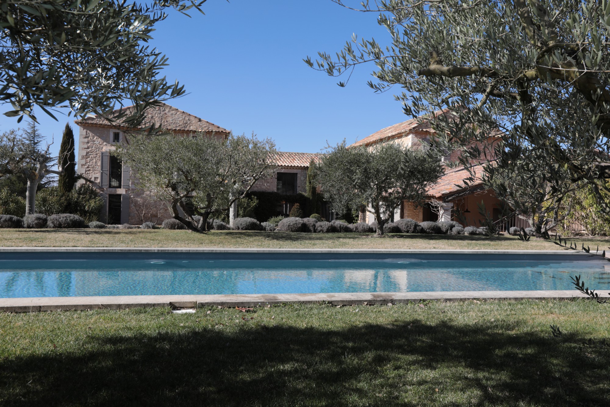Luberon, très beau mas avec piscine sur plus de deux hectares de terrain   