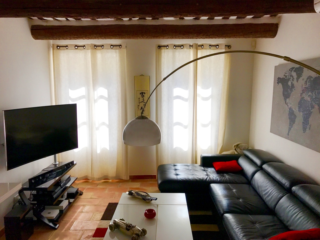 Roussillon, agréable maison avec terrasses et maison d'amis au coeur du village   