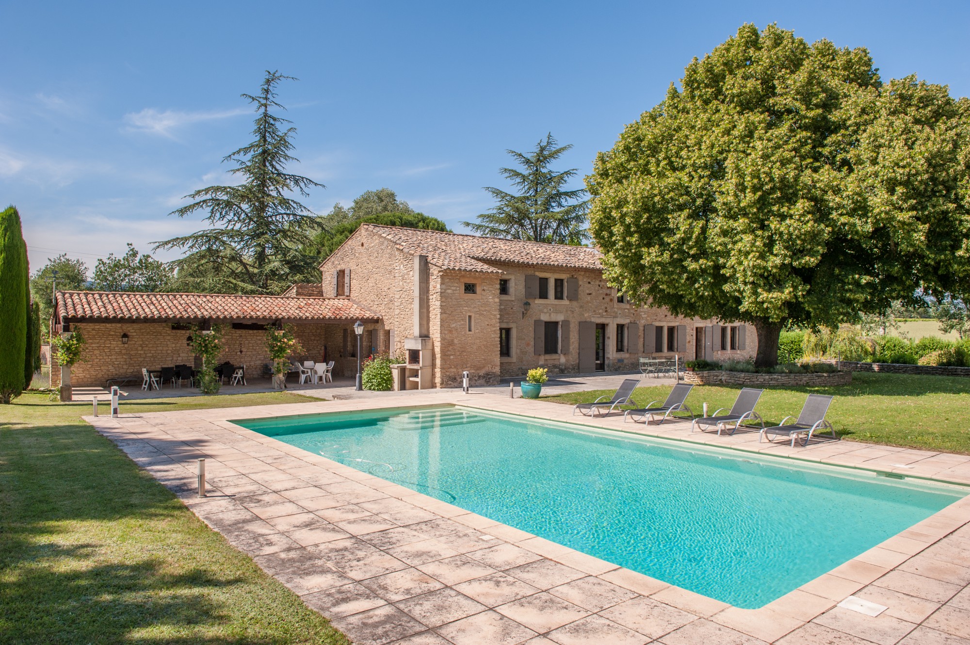 à Goult, à vendre, beau mas restauré avec piscine    