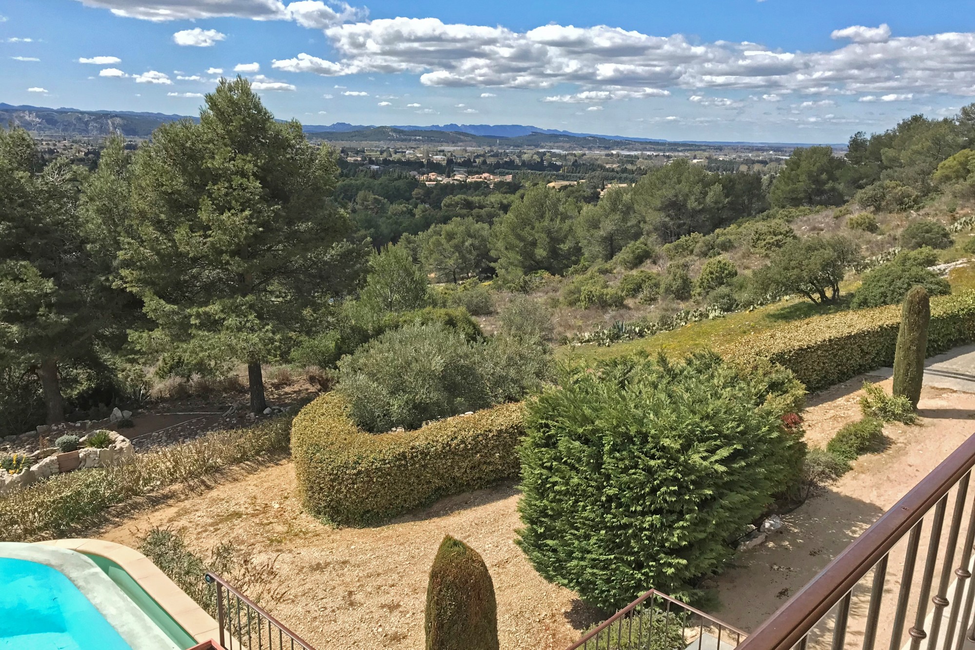 Villa à vendre en position dominante dans le Luberon   