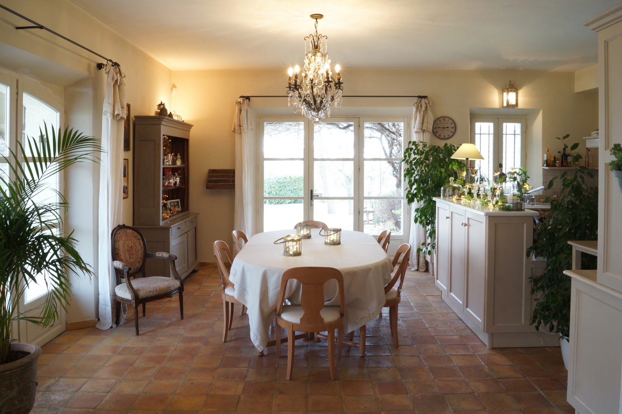 Gordes, maison en pierres avec piscine et vue   