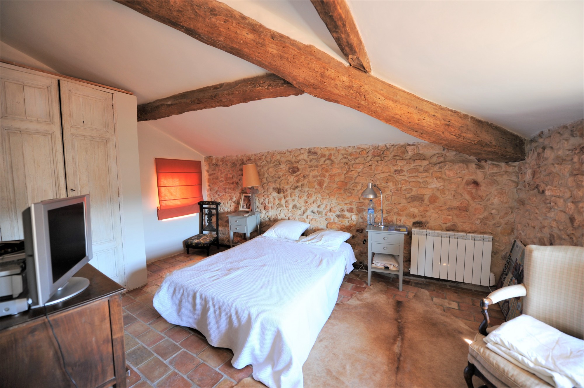 Roussillon coeur de village, grande maison avec garage et appartement    