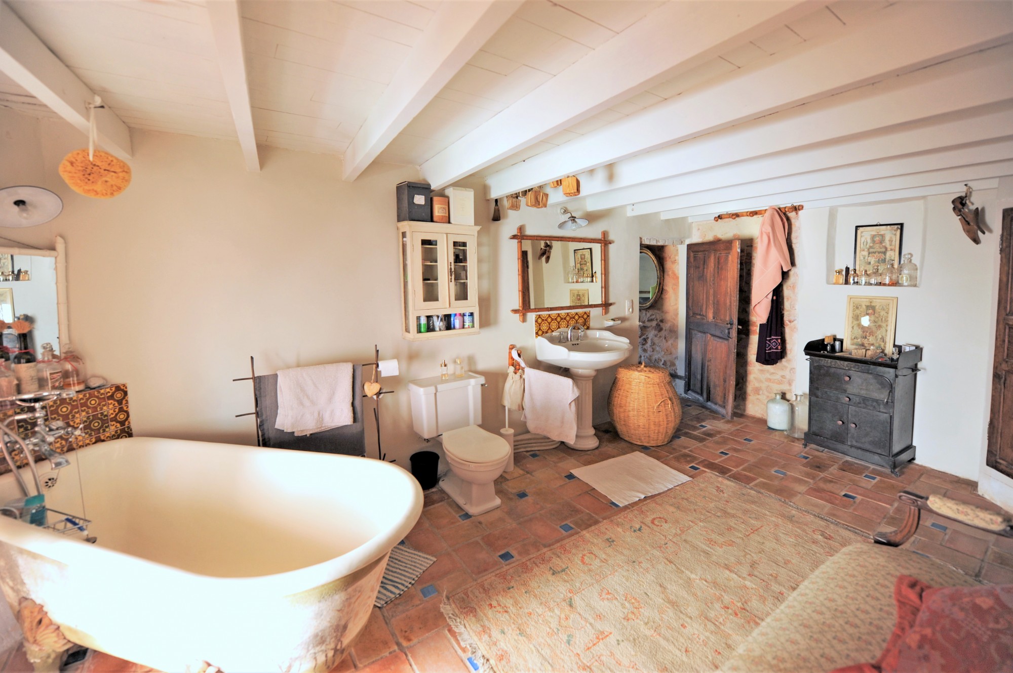 Roussillon coeur de village, grande maison avec garage et appartement    