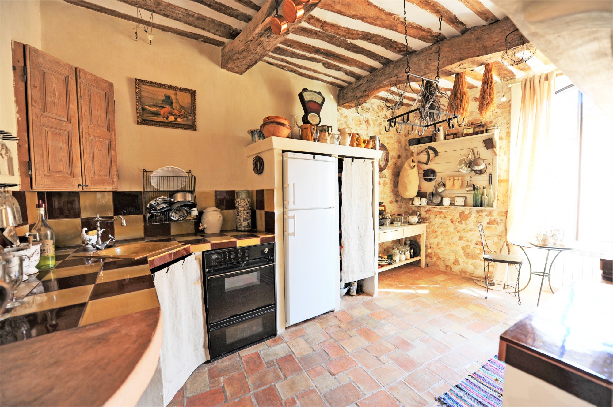 Roussillon coeur de village, grande maison avec garage et appartement    