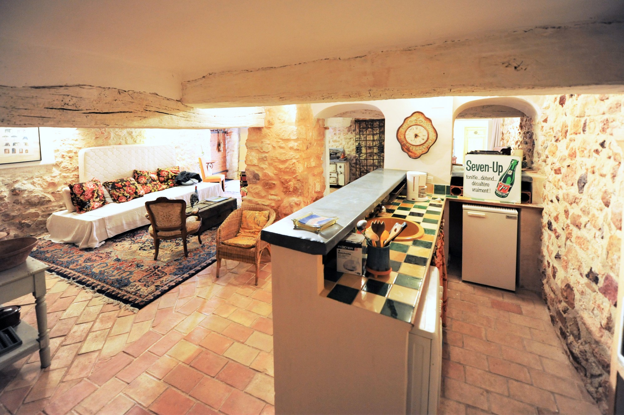 Roussillon coeur de village, grande maison avec garage et appartement    
