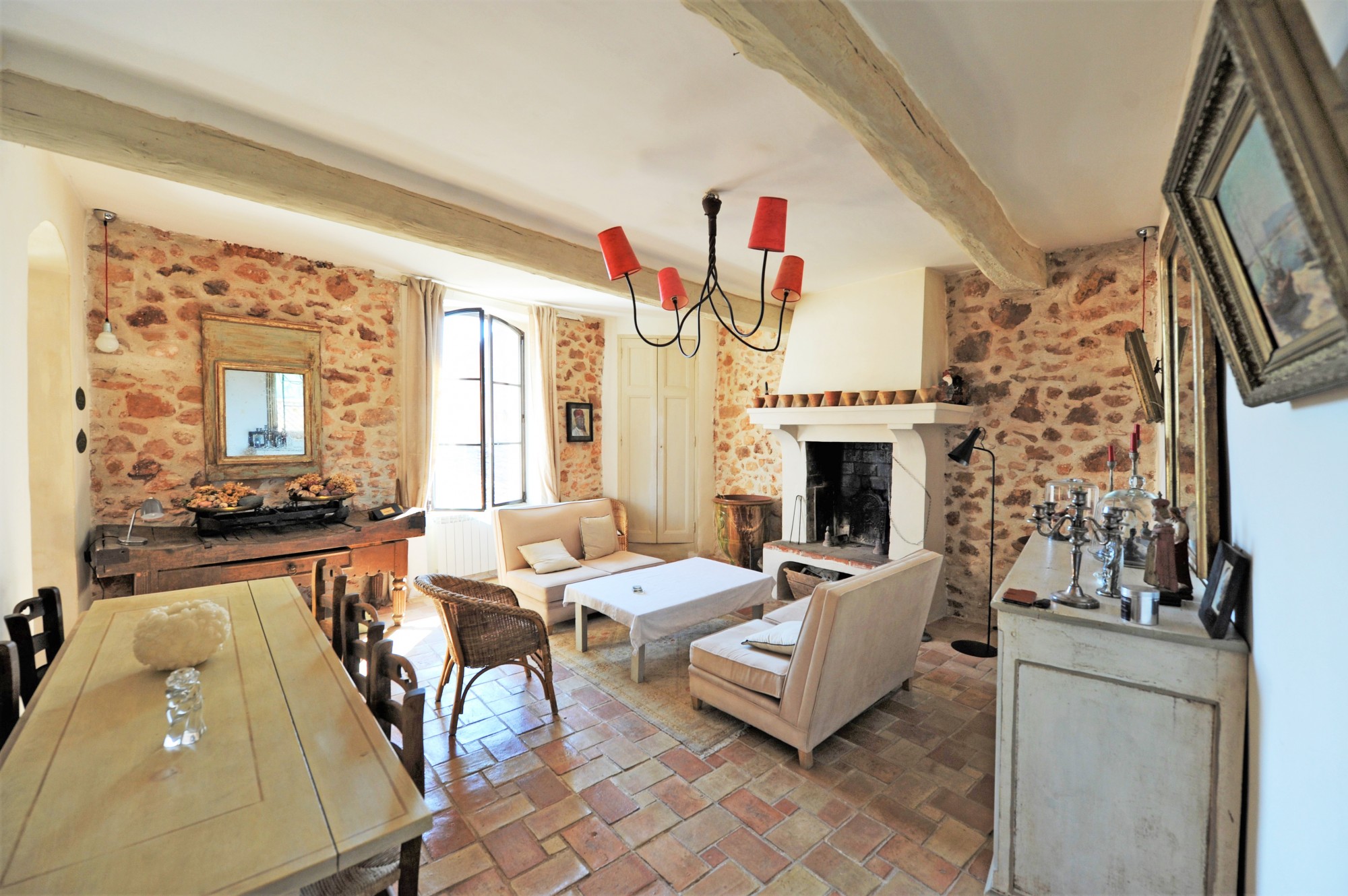 Roussillon coeur de village, grande maison avec garage et appartement    