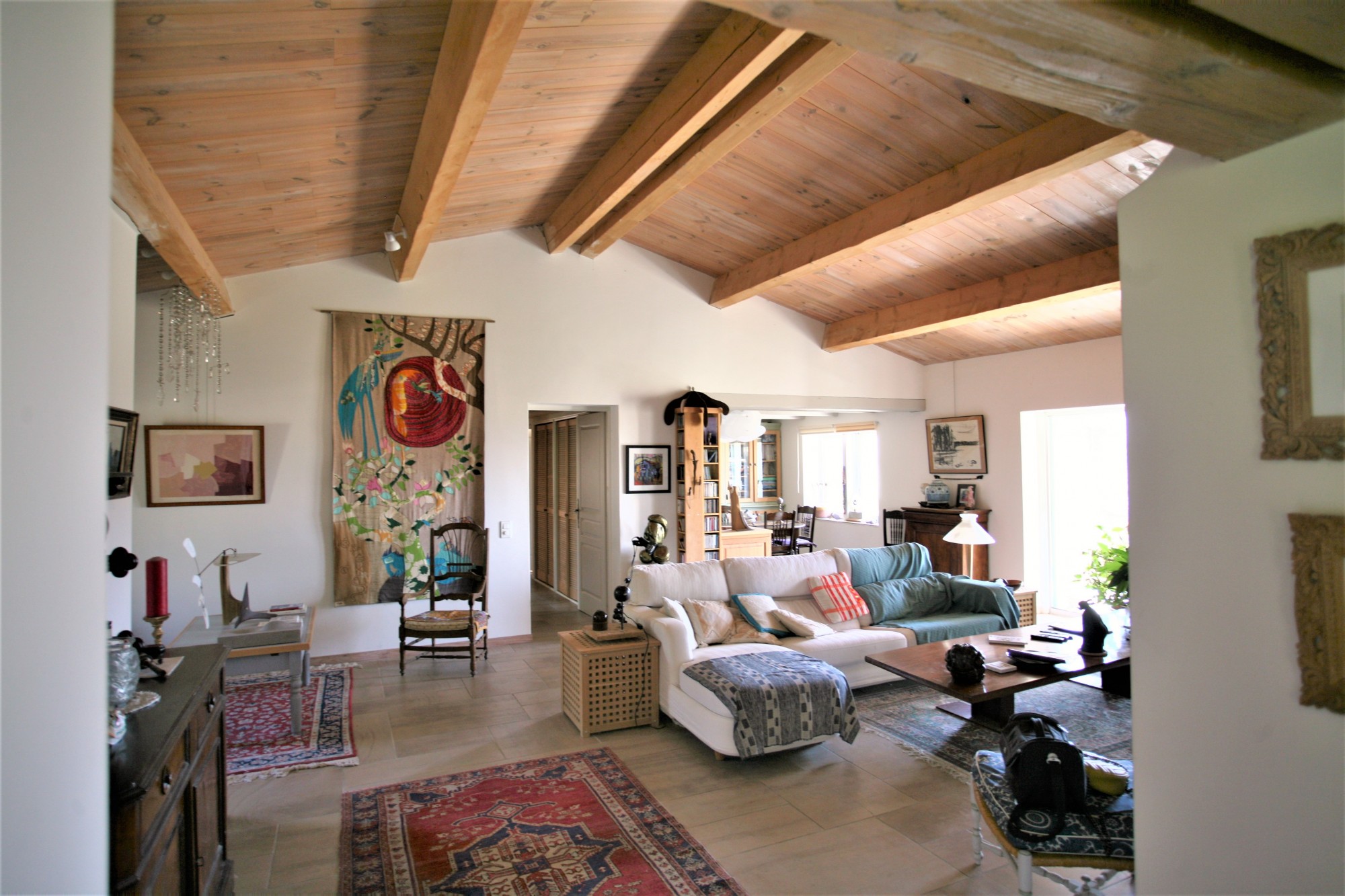 Gordes, belle maison en pierres avec vue sur le Luberon   