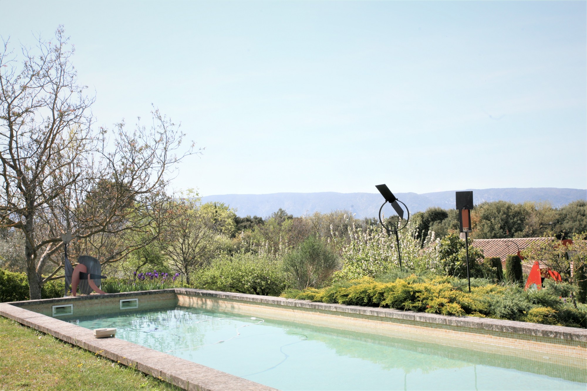 Gordes, belle maison en pierres avec vue sur le Luberon   