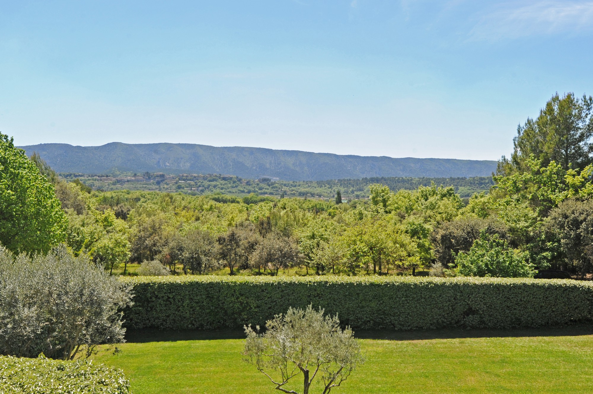 Ménerbes, élegante propriété d'agrément face au Luberon   