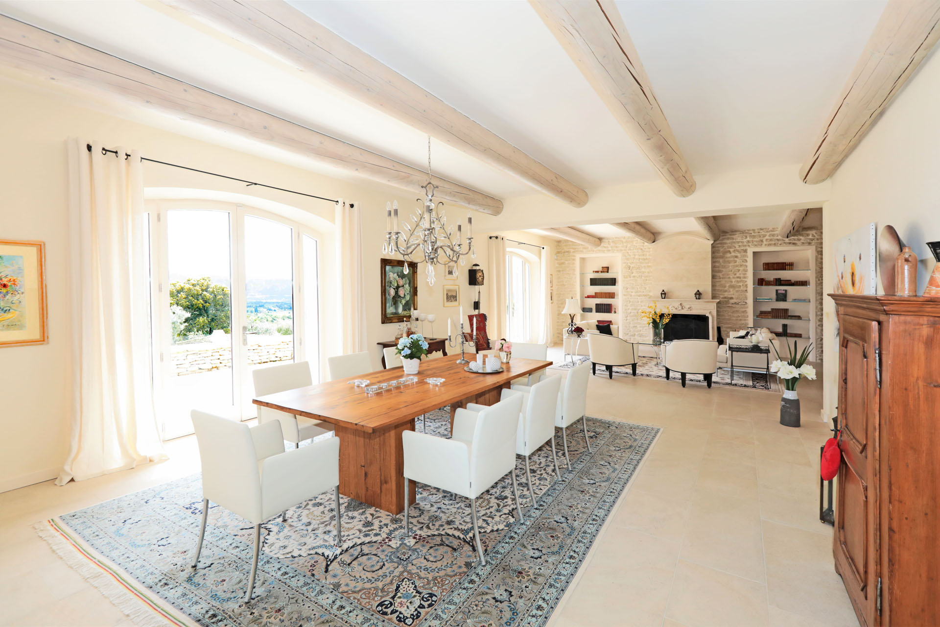 Gordes, superbe propriété en situation dominante   