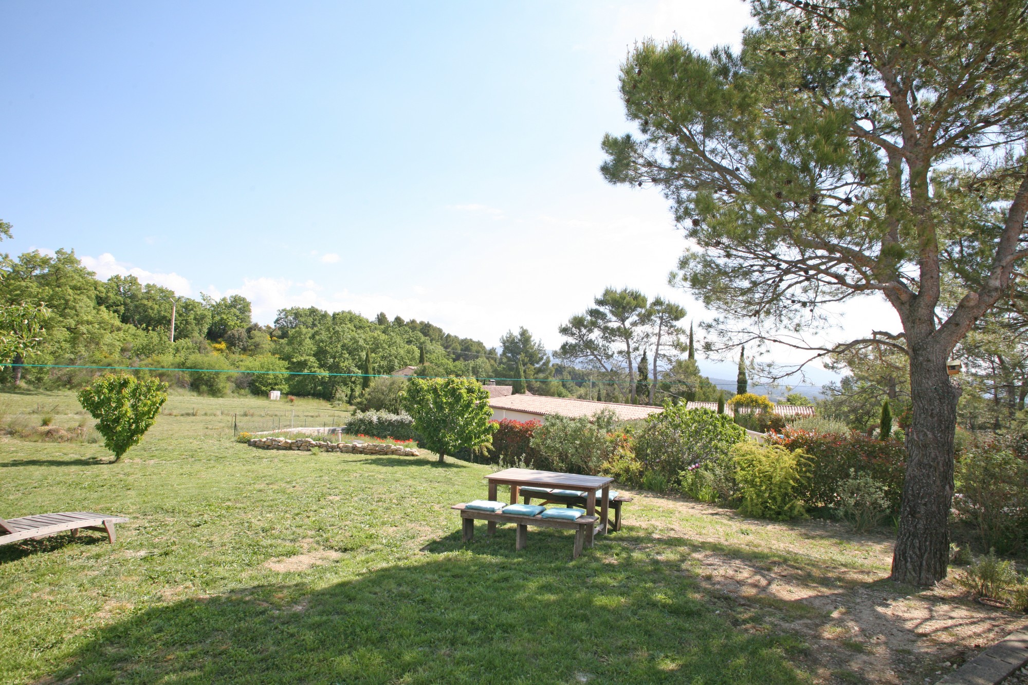 Joucas, petite maison sur une parcelle de 774m²    
