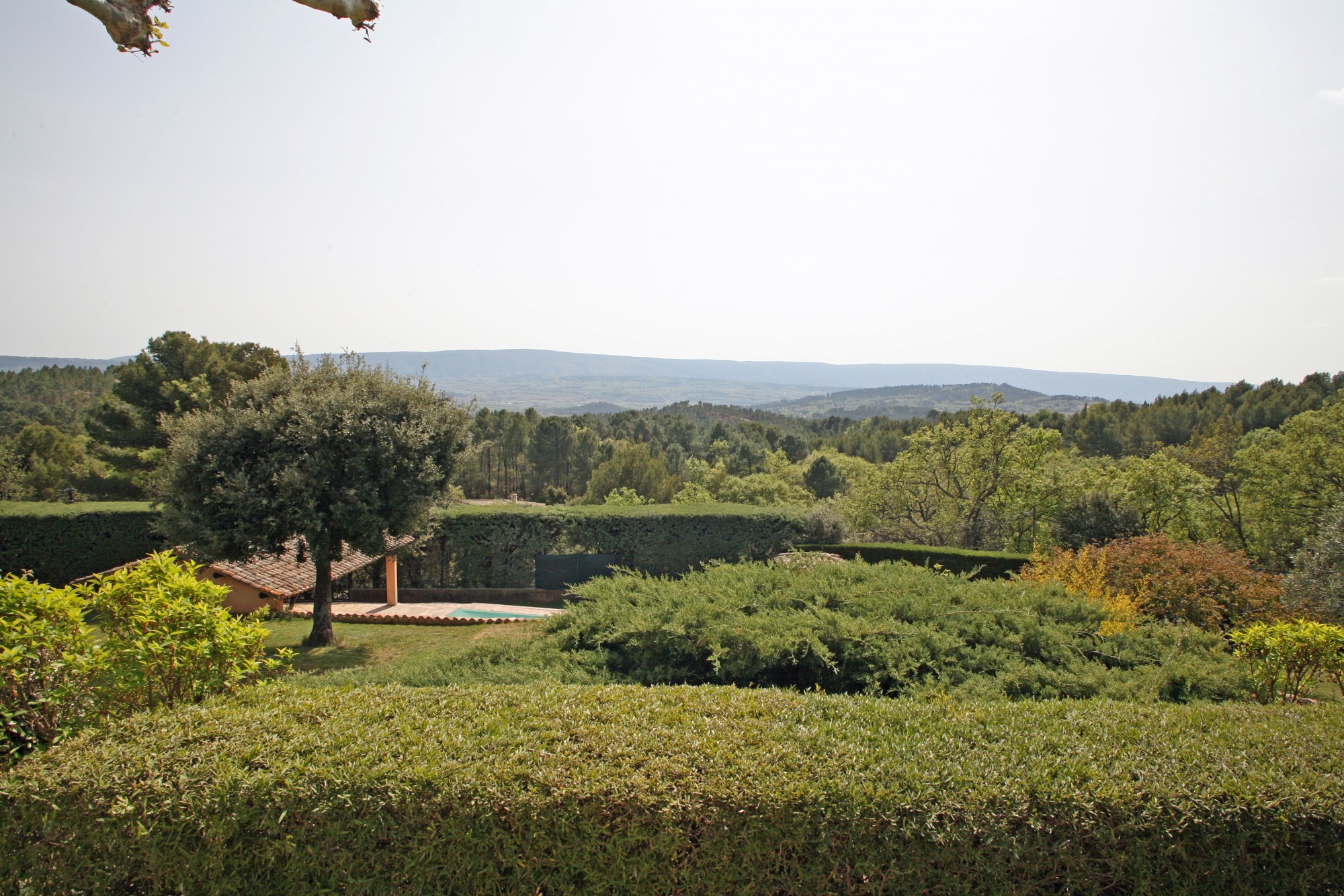 Roussillon, mas en pierres avec piscine et vue panoramique sur le Luberon   