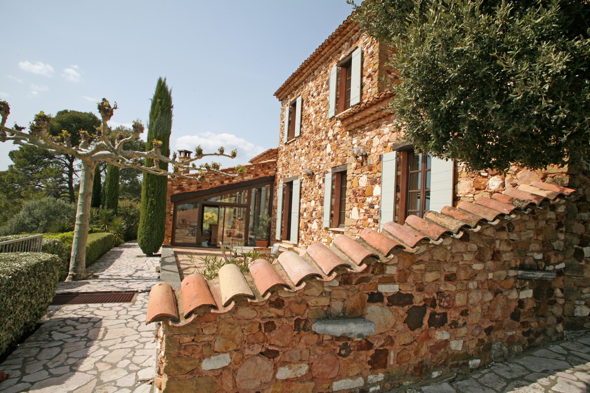 Roussillon, mas en pierres avec piscine et vue panoramique sur le Luberon   