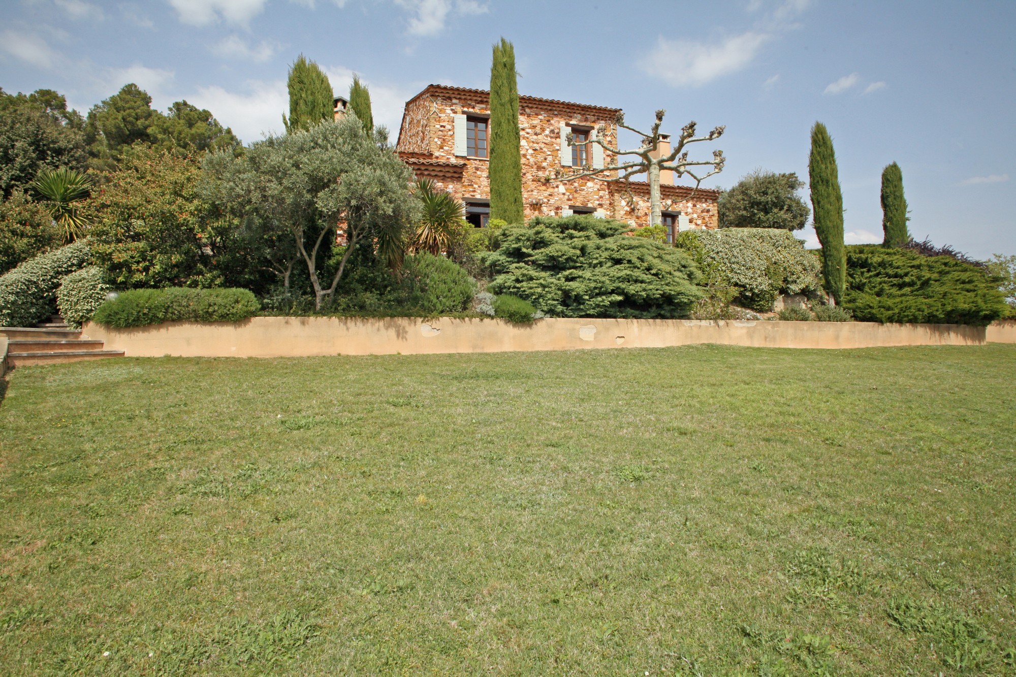 Roussillon, mas en pierres avec piscine et vue panoramique sur le Luberon   