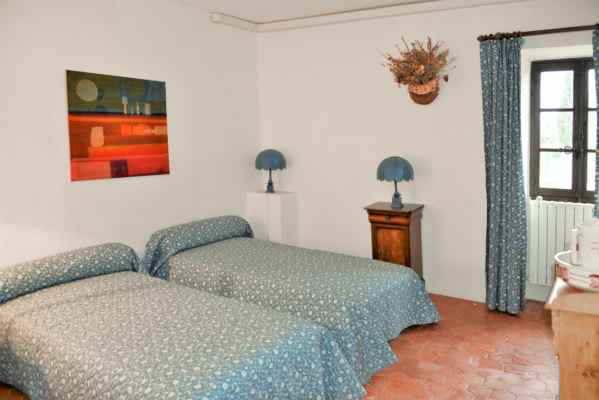 Proche Gordes,    maison de charme de 7 à 8 chambres avec piscine