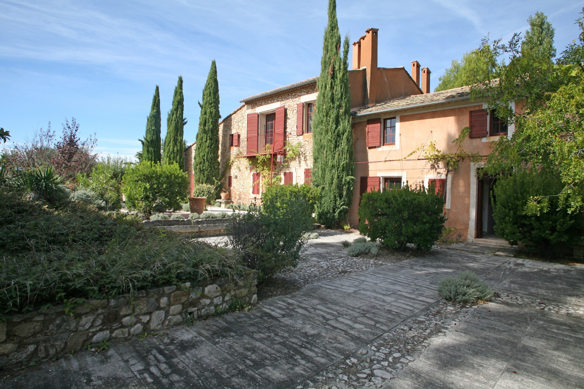 Proche Gordes, superbe propriété sur plus de 21 hectares   