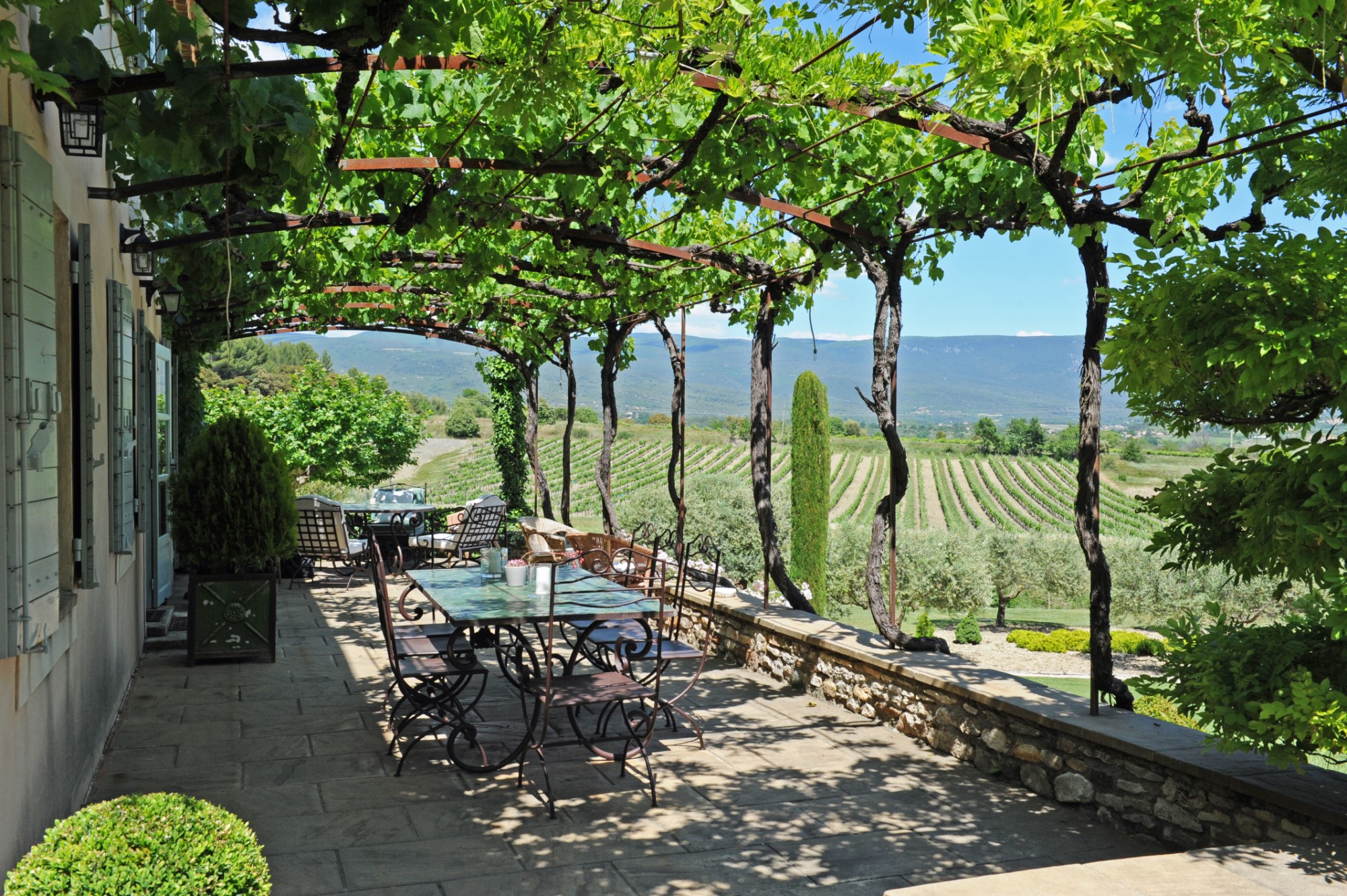 Luberon, charmante propriété d'agrément dominant la vallée   