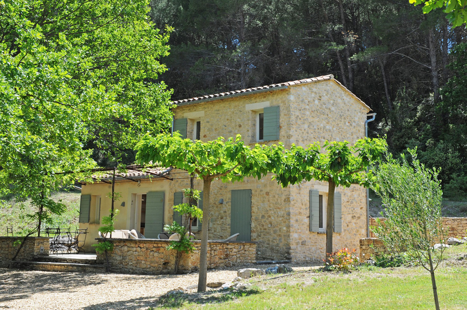 Luberon, charmante propriété d'agrément dominant la vallée   