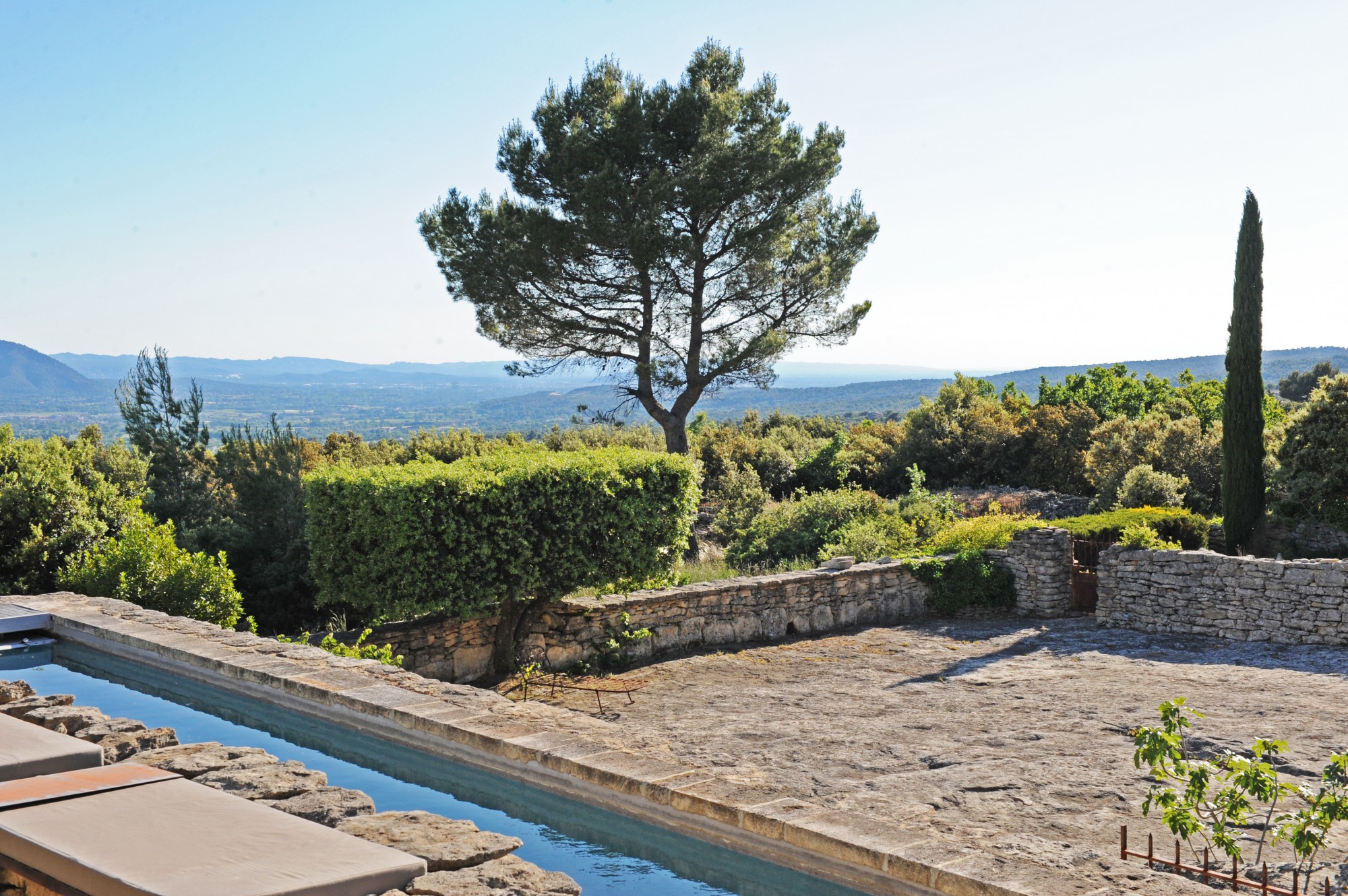 GORDES : maison de charme à 2 pas du village   