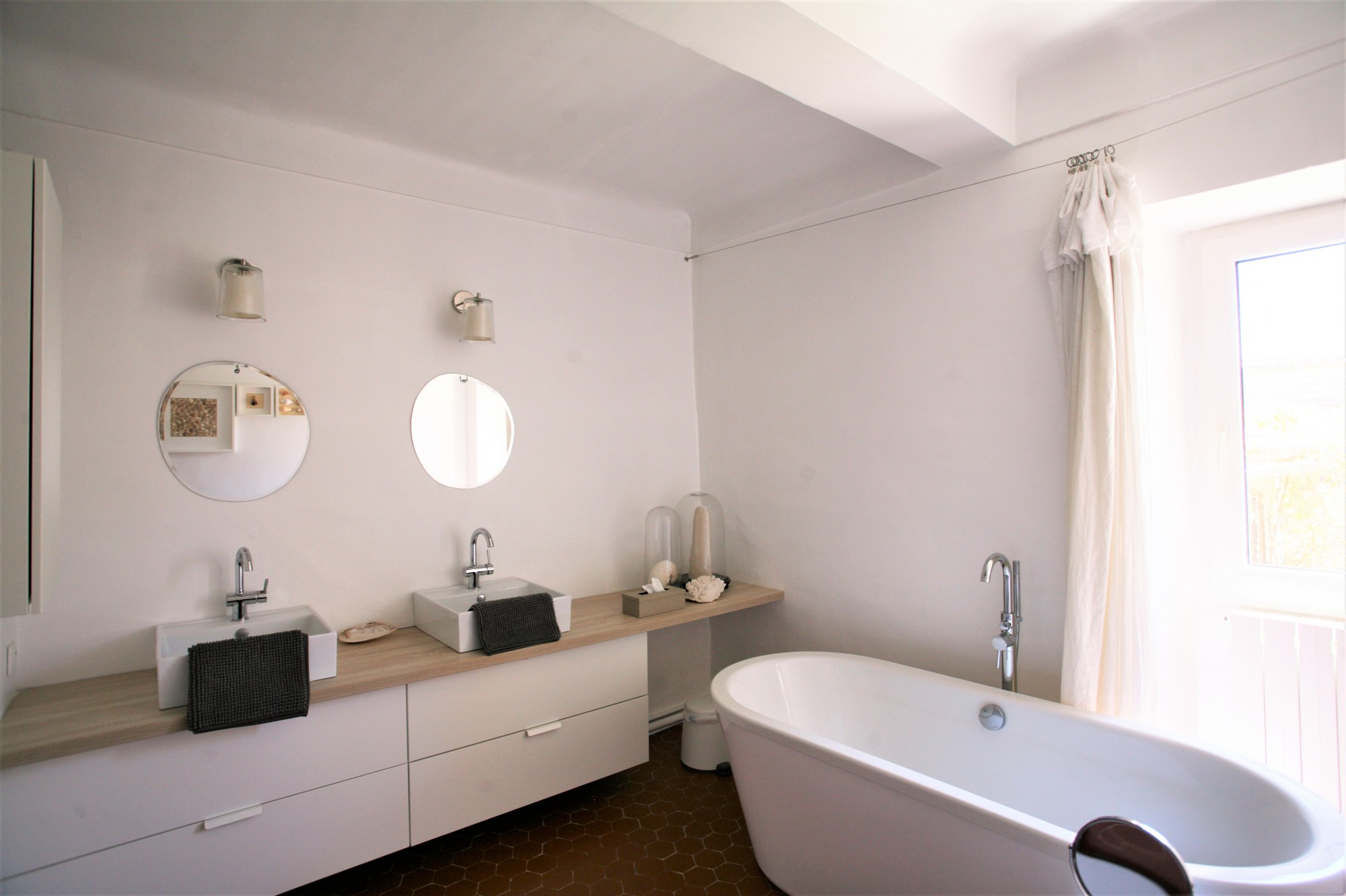 à Gordes, maison de hameau entièrement rénovée   
