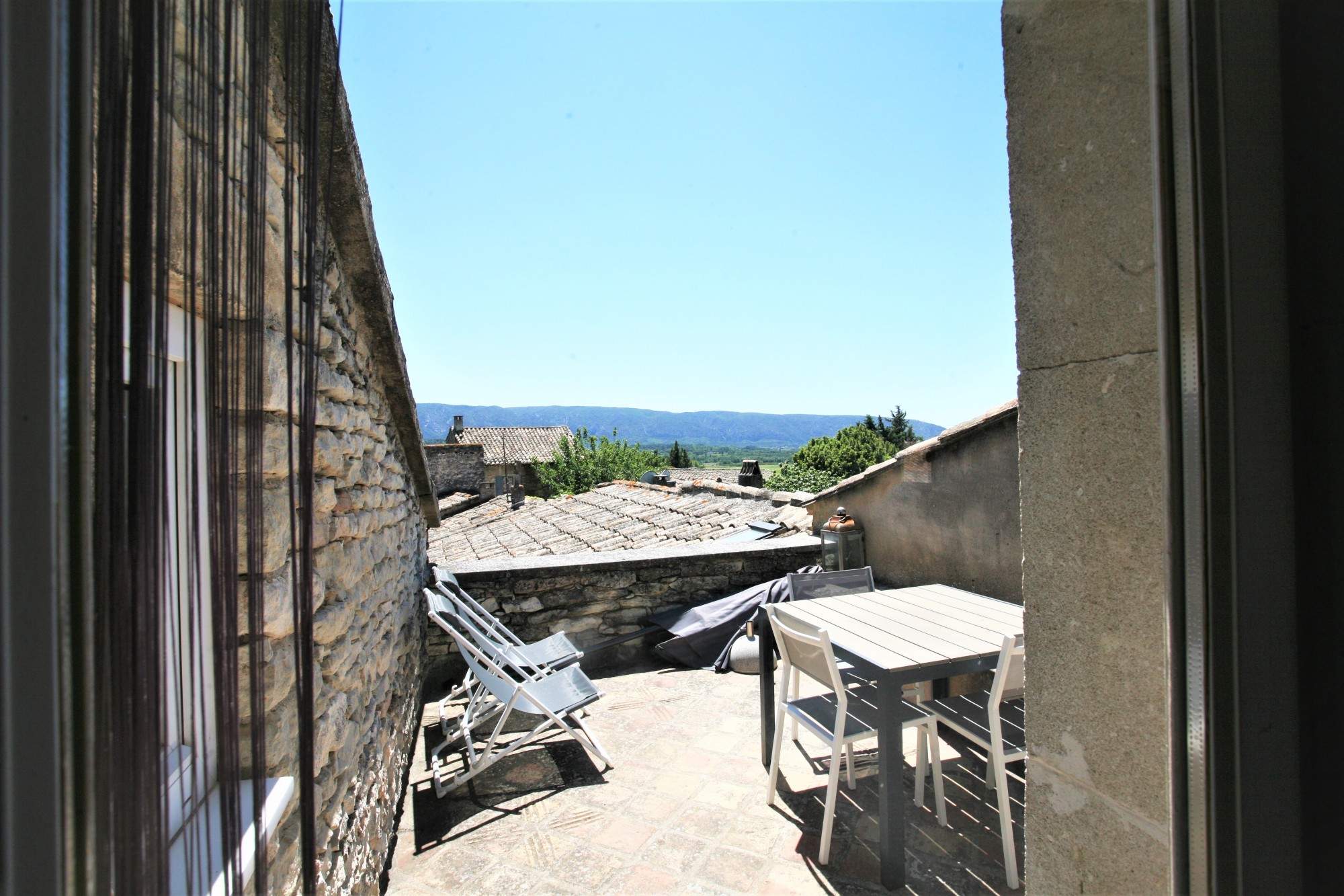 à Gordes, maison de hameau entièrement rénovée   