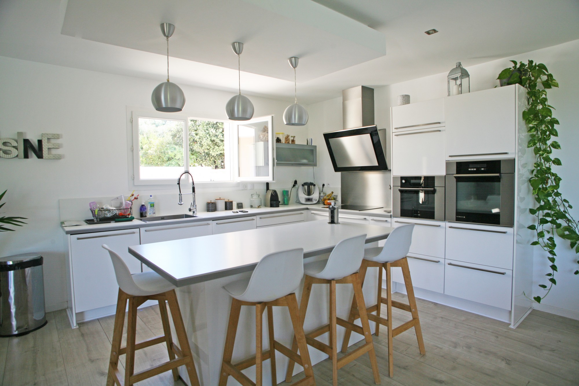 Oppède, maison récente à deux pas du village   