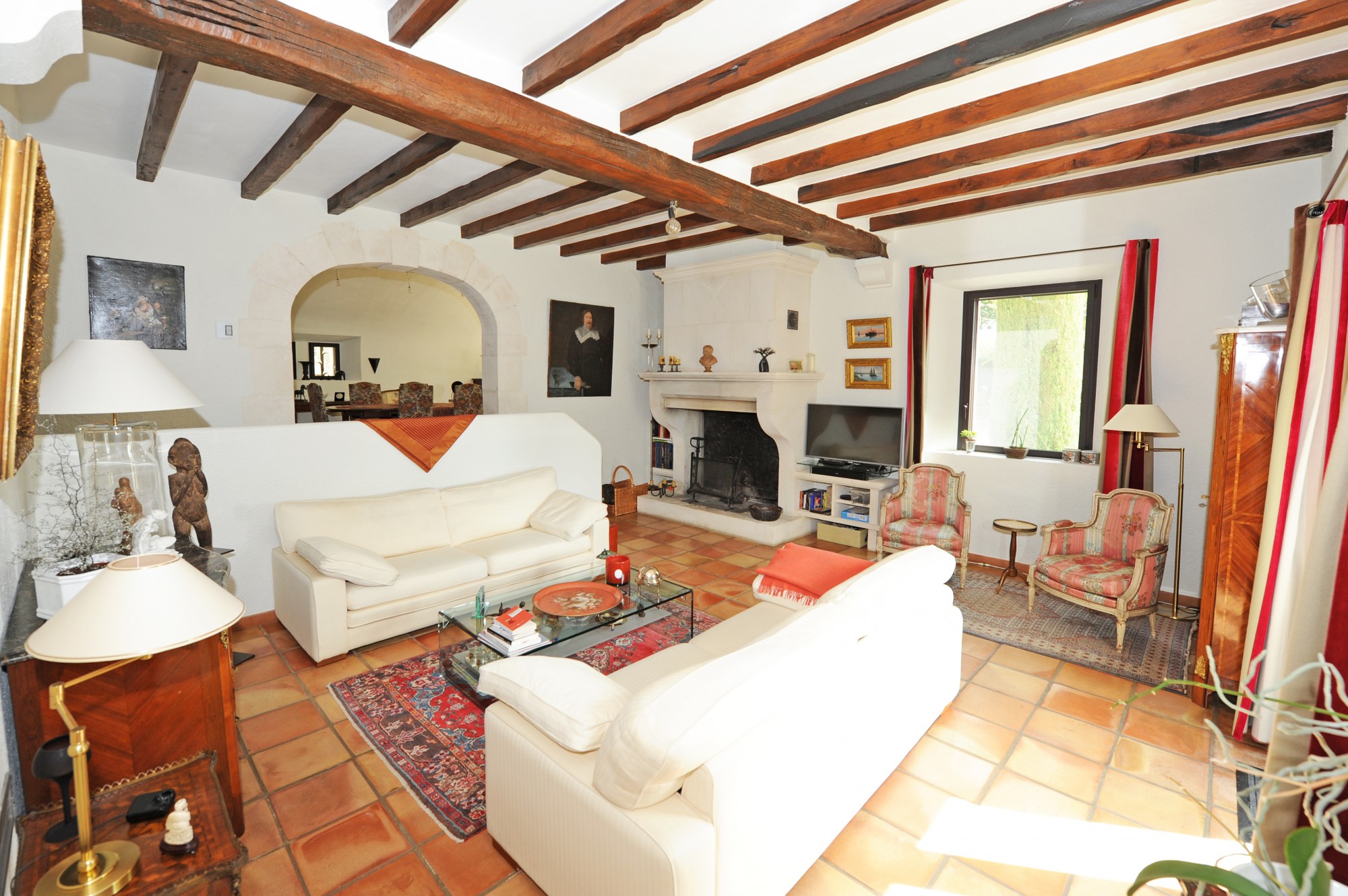 Gordes, propriété d'agrément avec piscine sur 7600 m²   