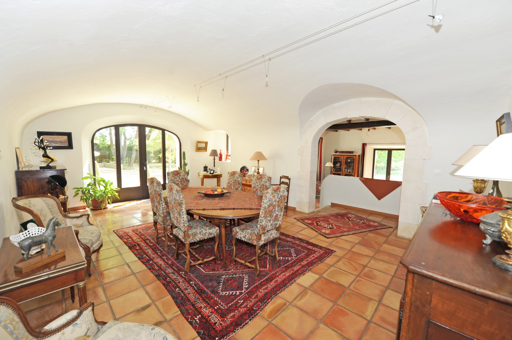 Gordes, propriété d'agrément avec piscine sur 7600 m²   