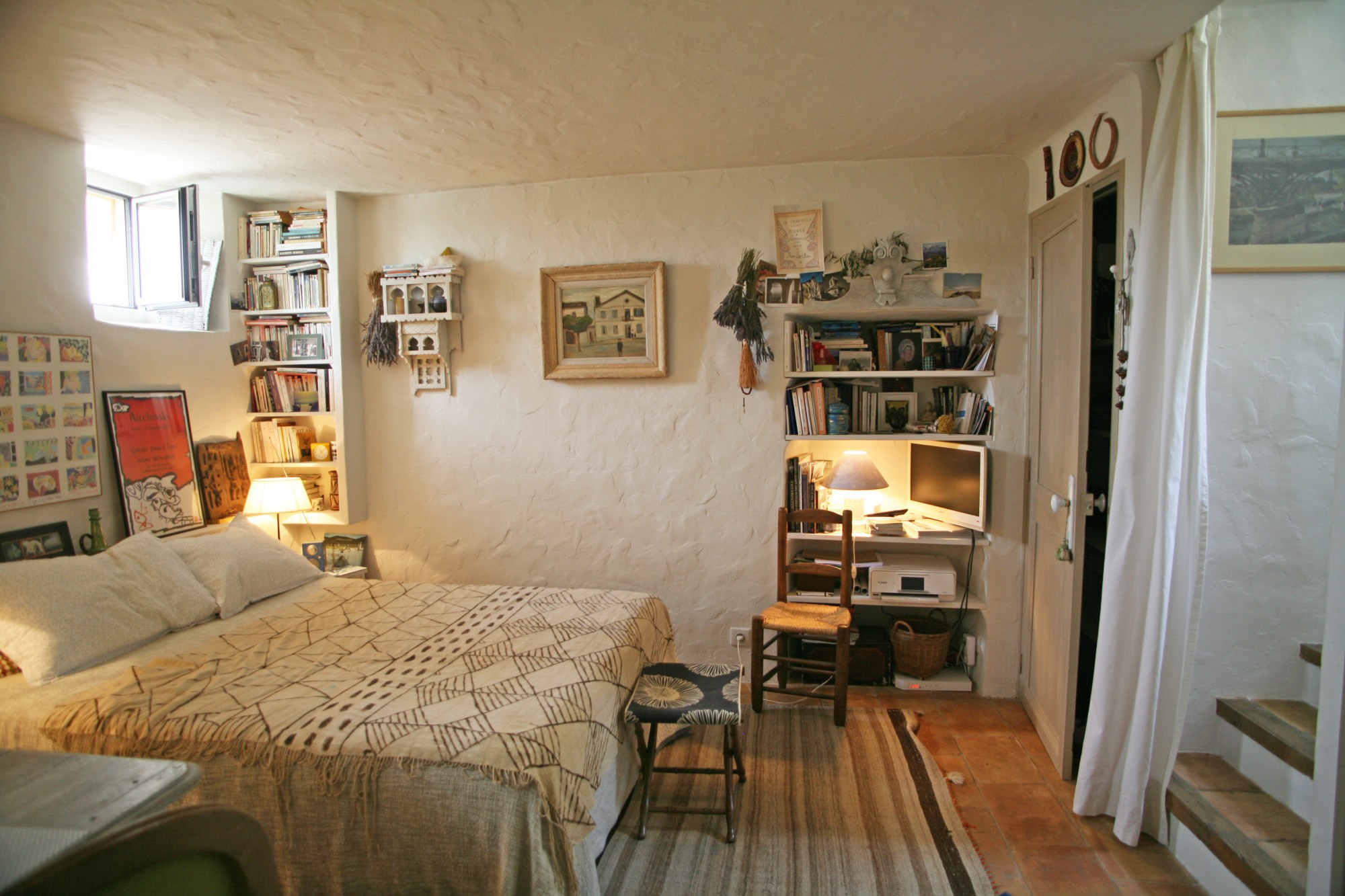 Bonnieux, maison de village avec terrasse et vue dominante   
