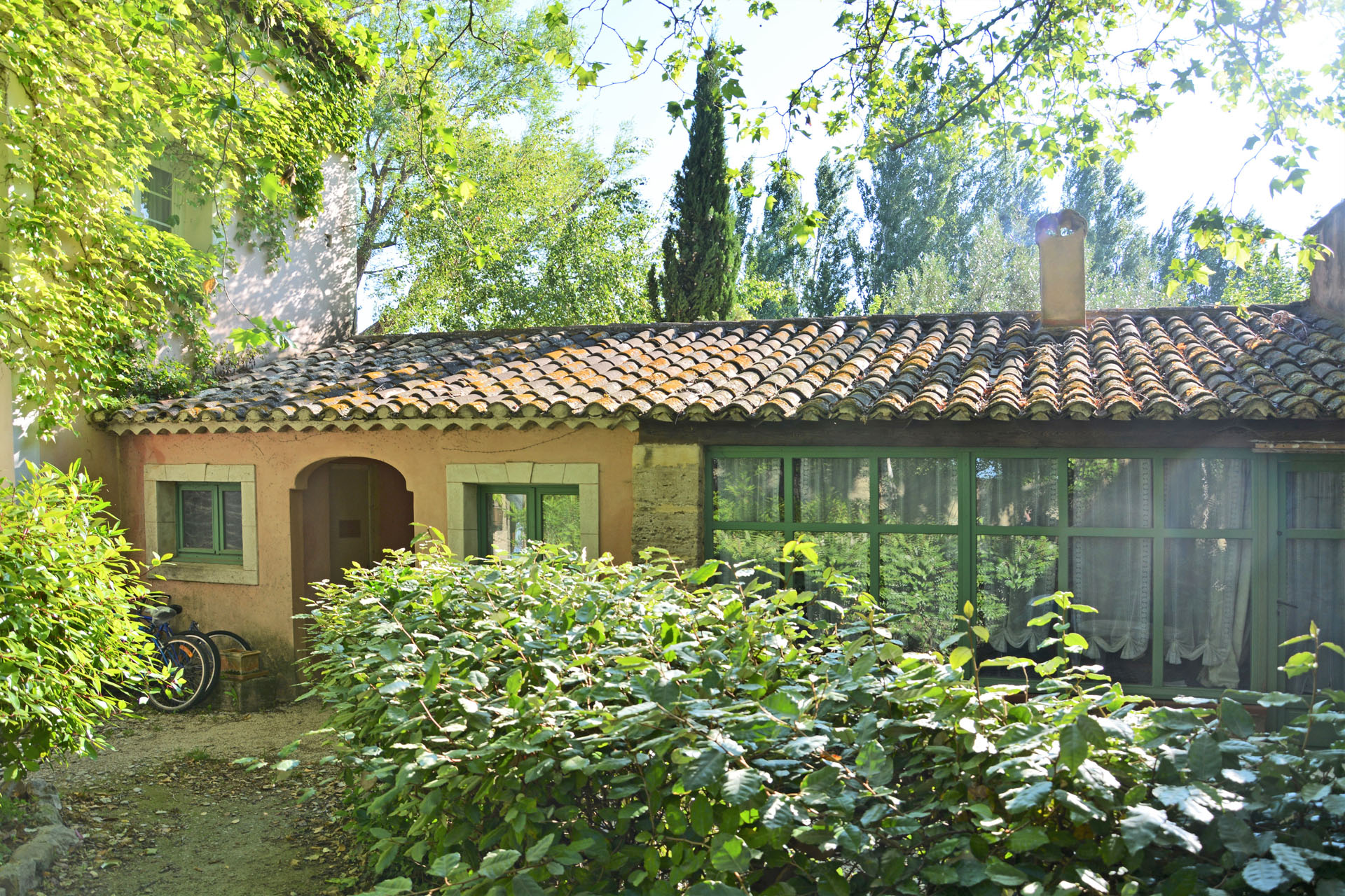 Proche de l'Isle sur la Sorgue, bastide sur un parc paysagé   