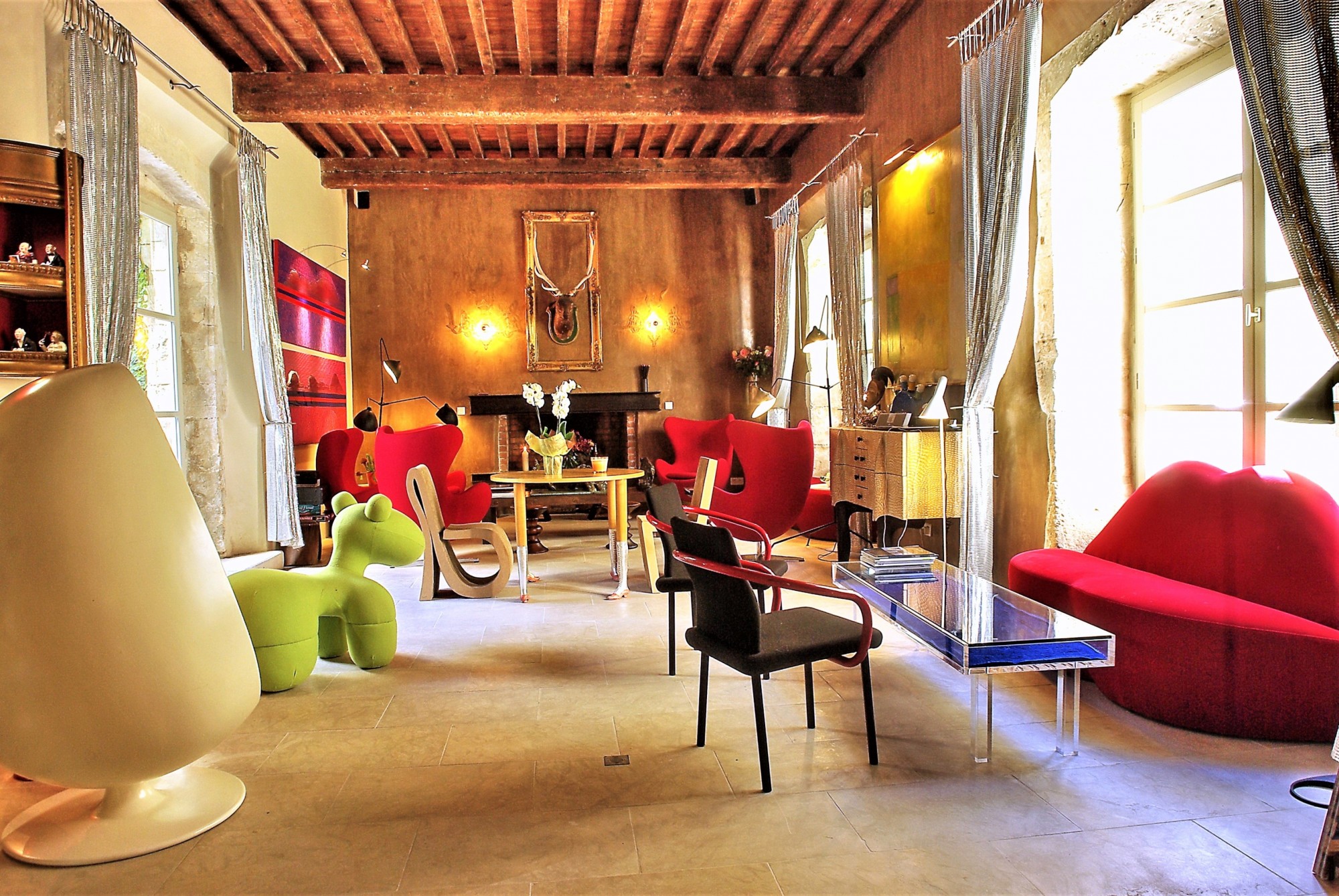 Hôtel particulier avec piscine et garage au coeur de L'Isle sur la Sorgue   