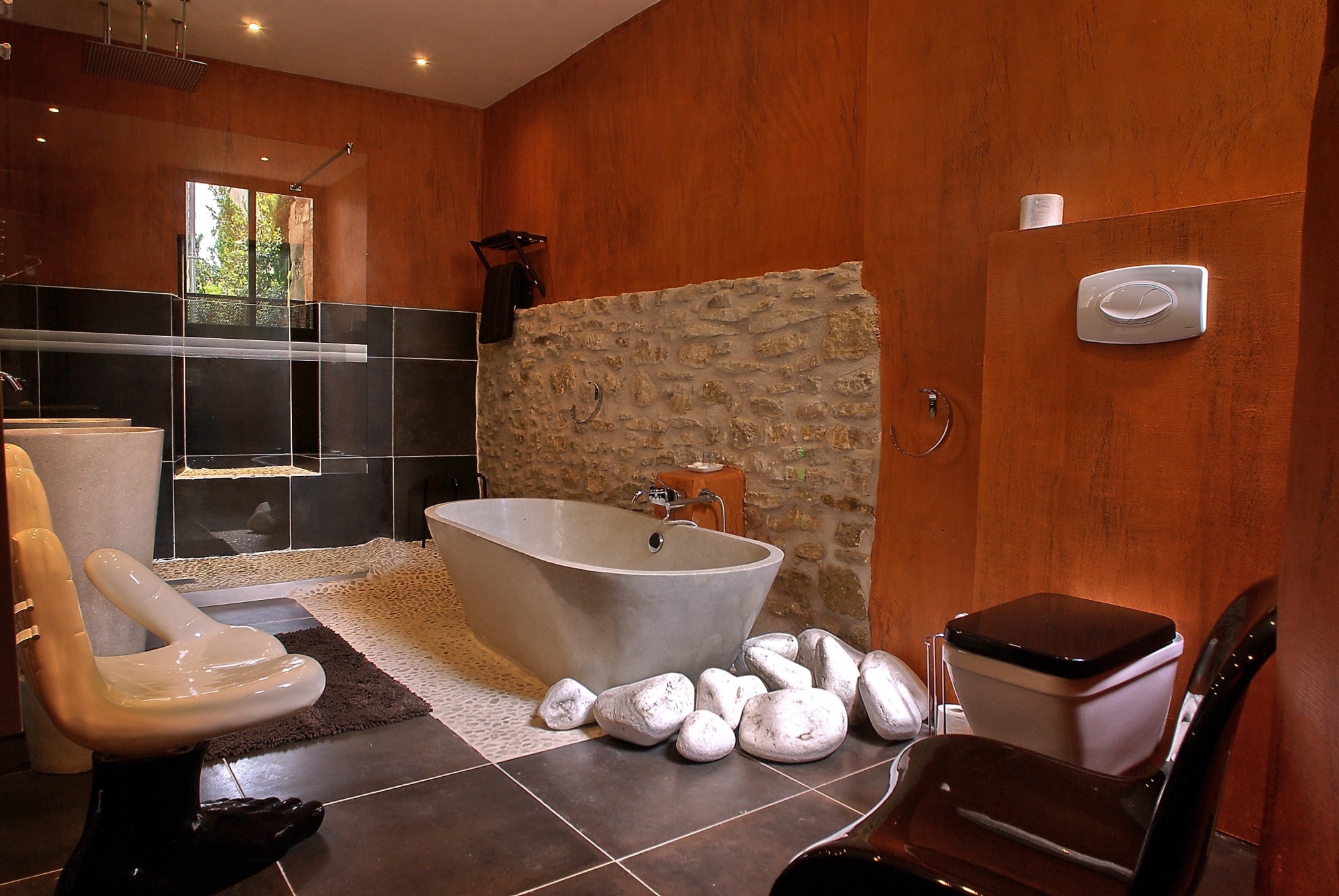 Hôtel particulier avec piscine et garage au coeur de L'Isle sur la Sorgue   